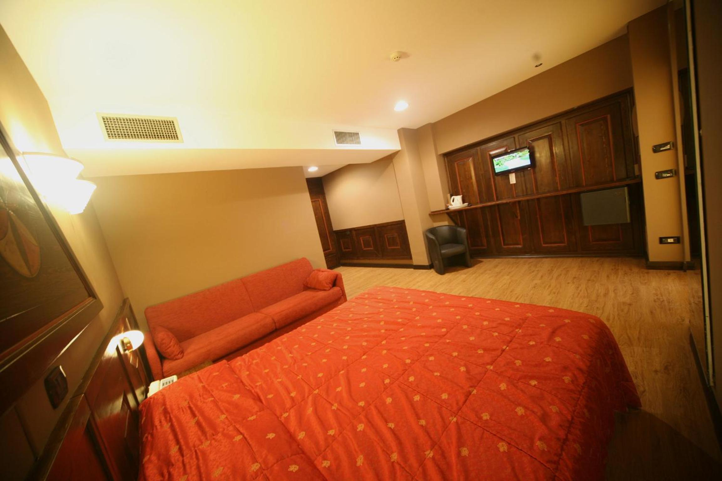 Large Double or Twin Room photo 3
