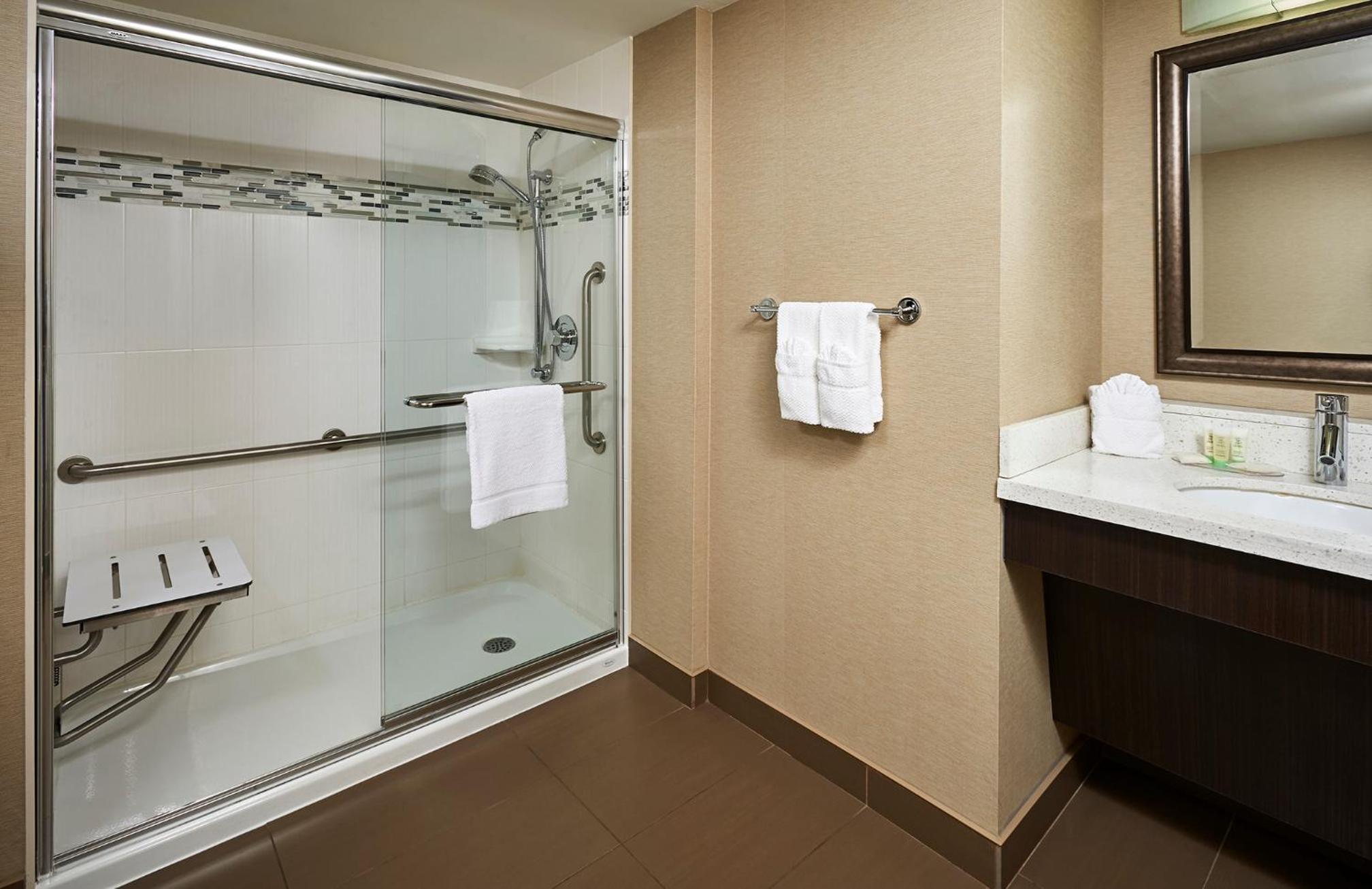 One-Bedroom Suite with Roll-In Shower - Mobility Accessible
