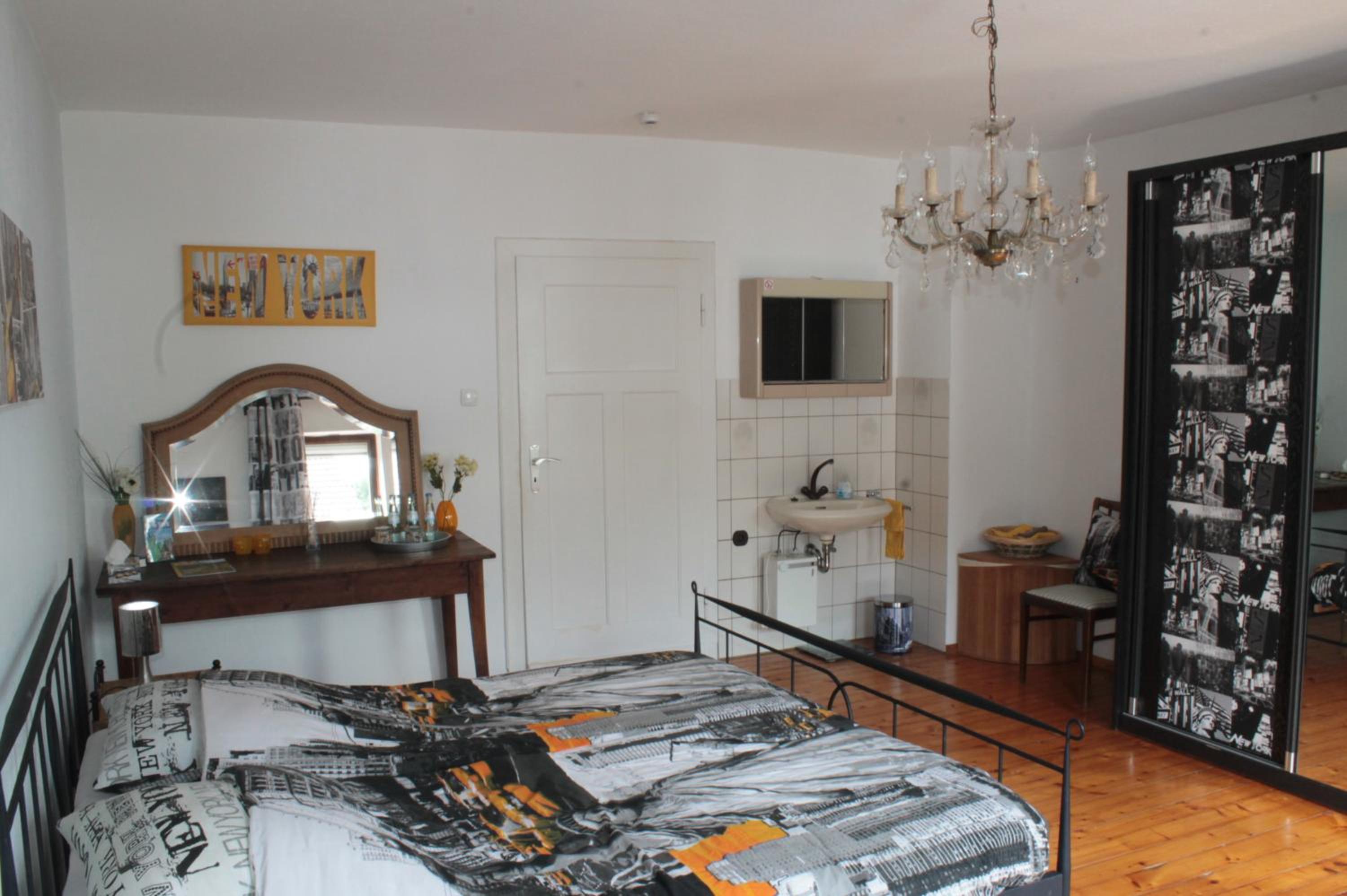 Basic Triple Room with Shared Bathroom photo 1