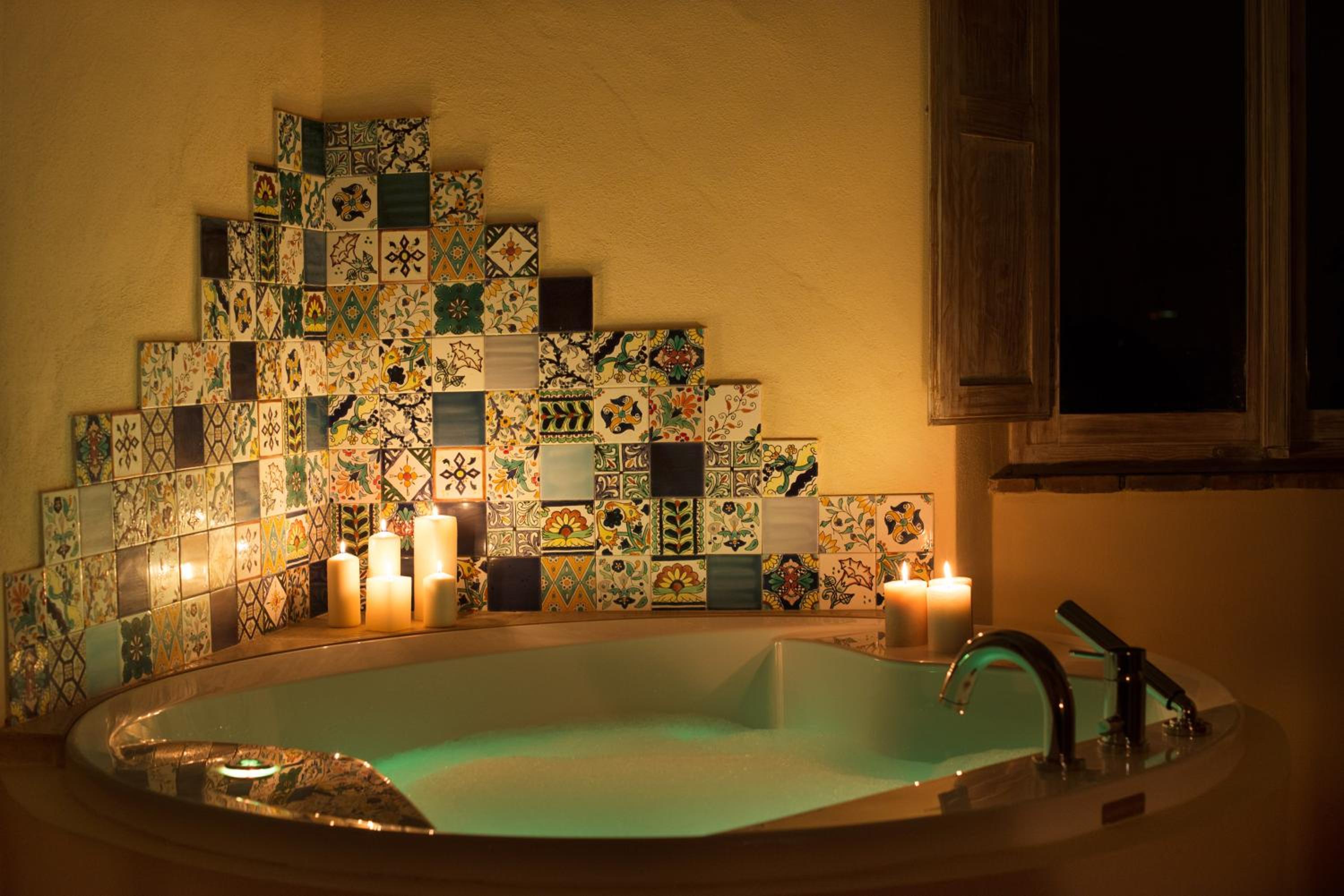Deluxe Suite with Spa Bath - Photo 6