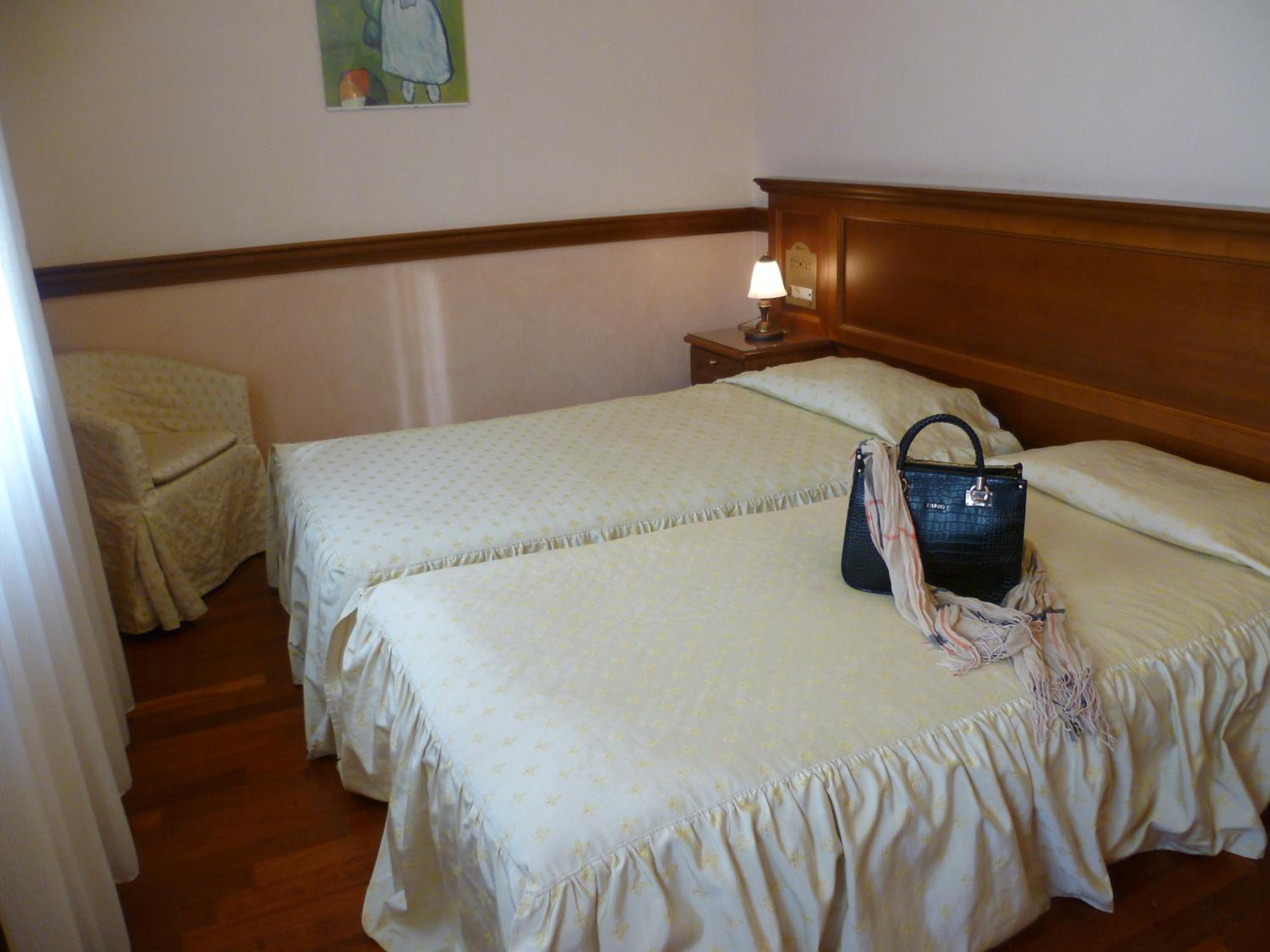 Twin Room - Photo 1