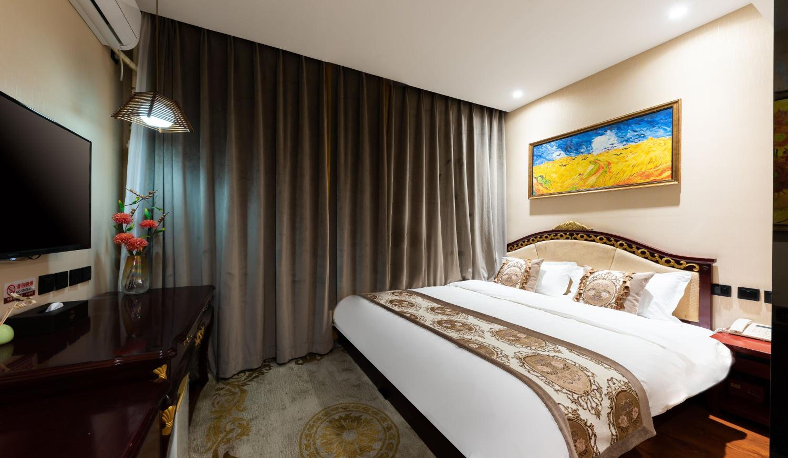 Standard Queen Room