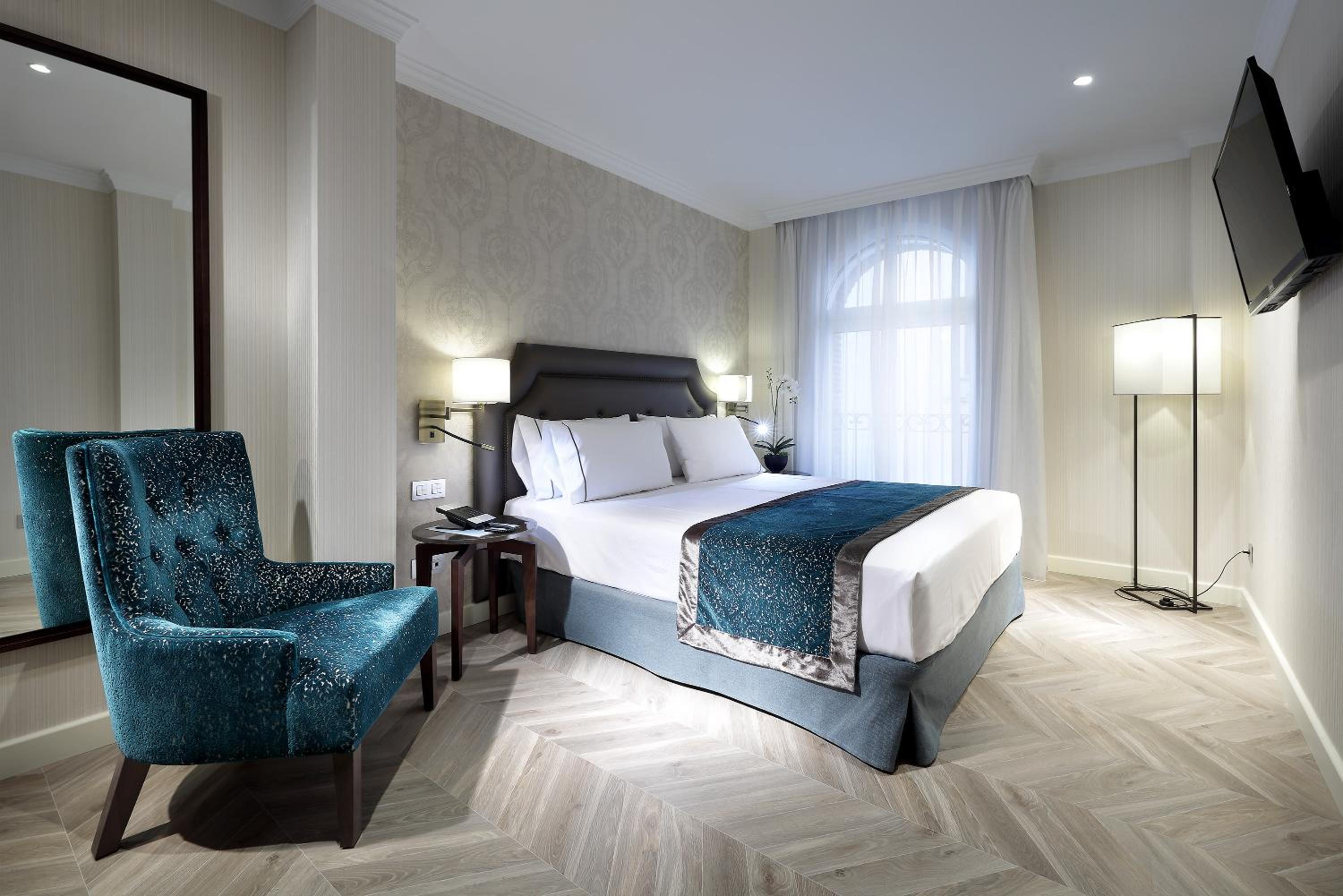 Double or Twin Room thumbnail 5