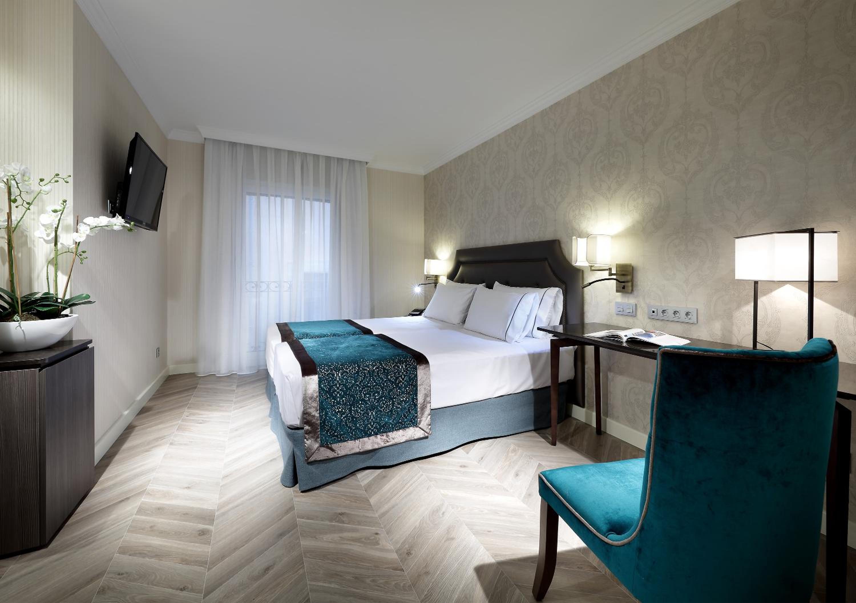 Double or Twin Room thumbnail 6