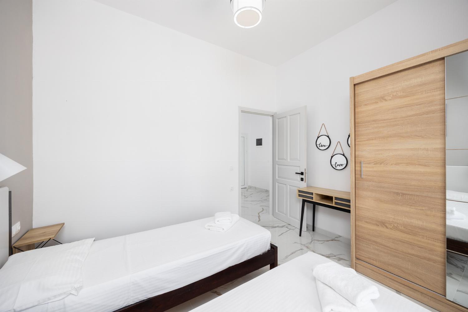 Deluxe Two-Bedroom Apartment with Garden View photo 3