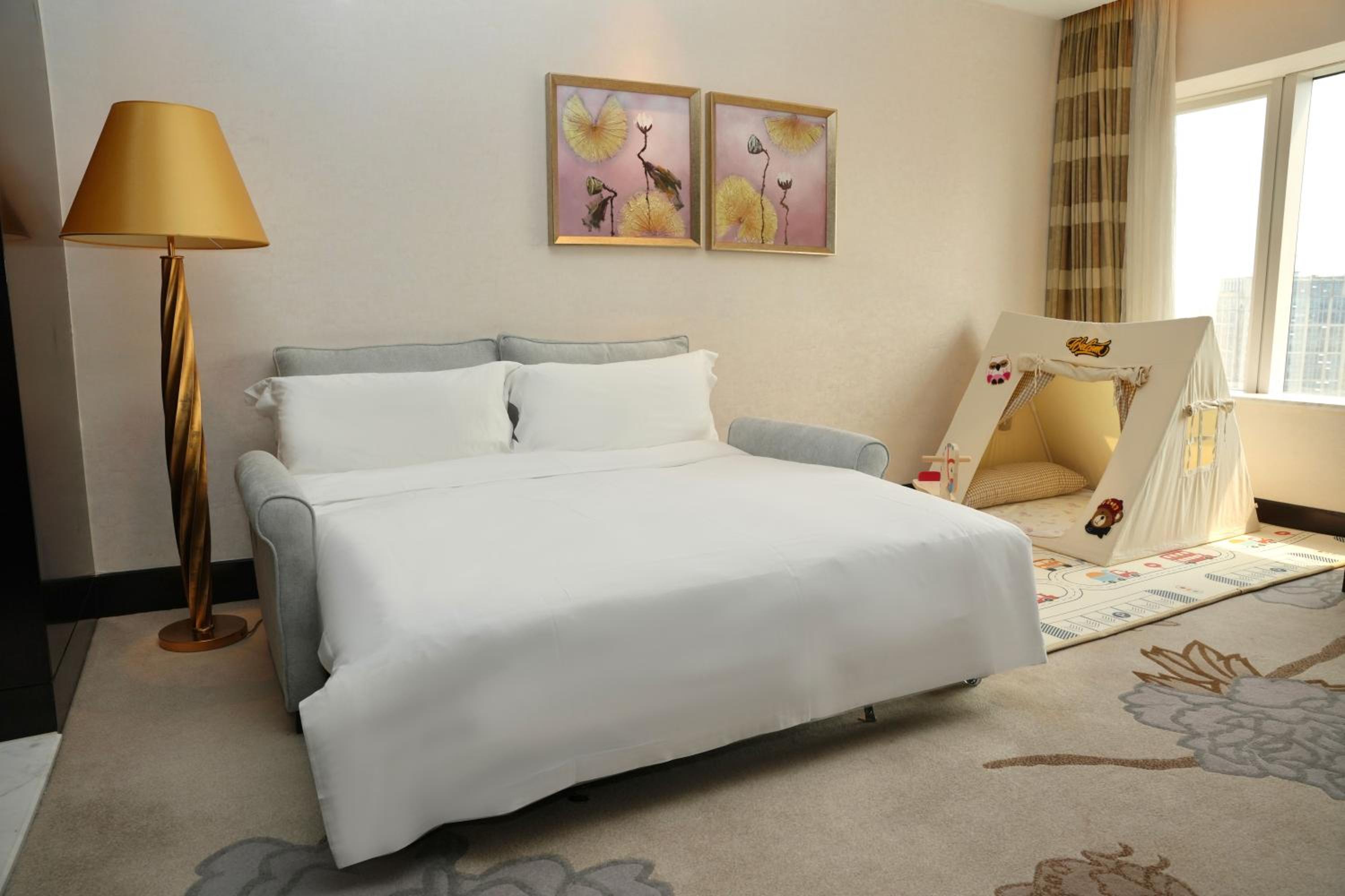Junior King Suite with Sofa Bed - Kids Theme - Photo 2