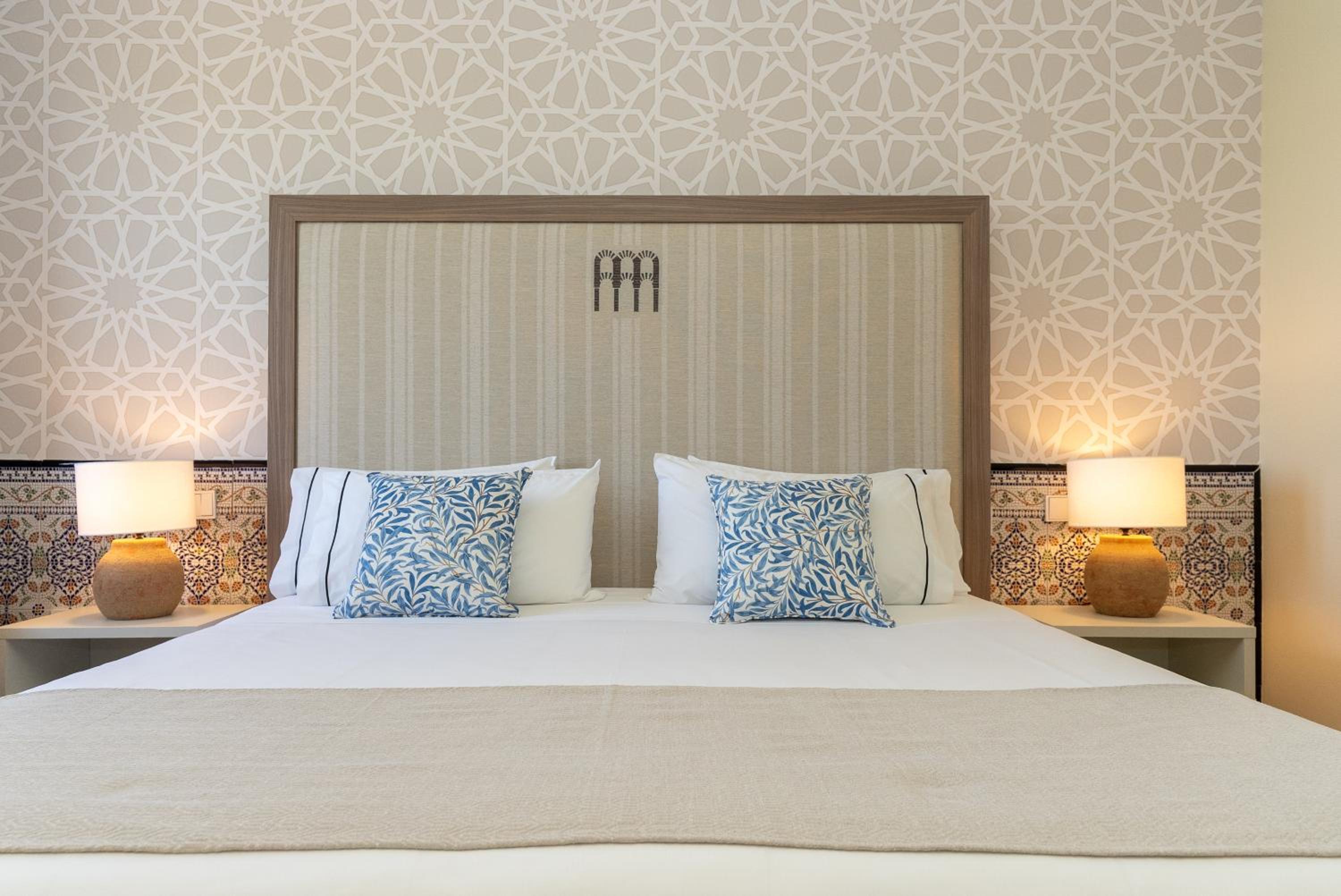 Deluxe Double Room with View - Photo 3