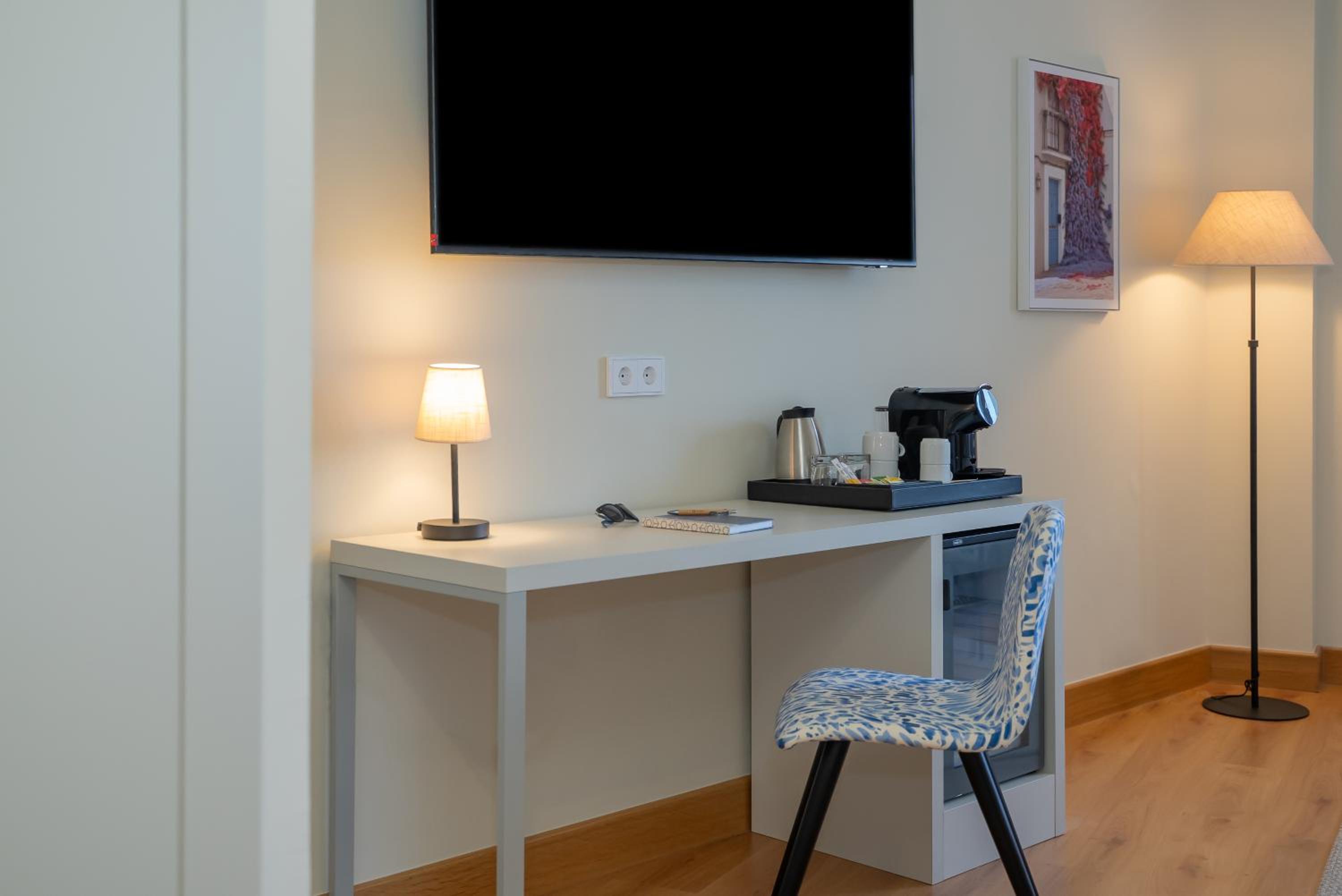 Deluxe Double Room with View - Photo 13