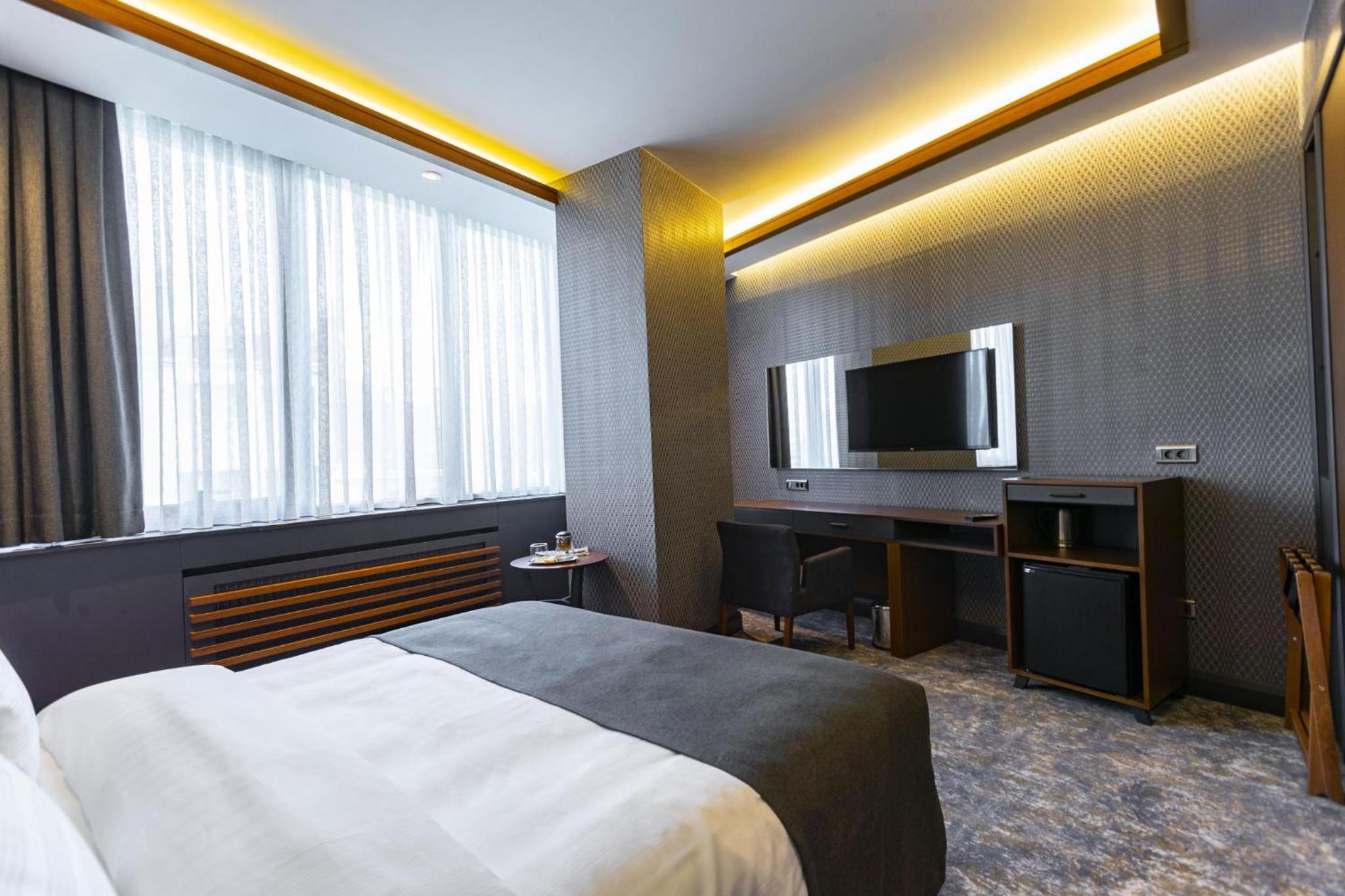 Standard King Room with Square View