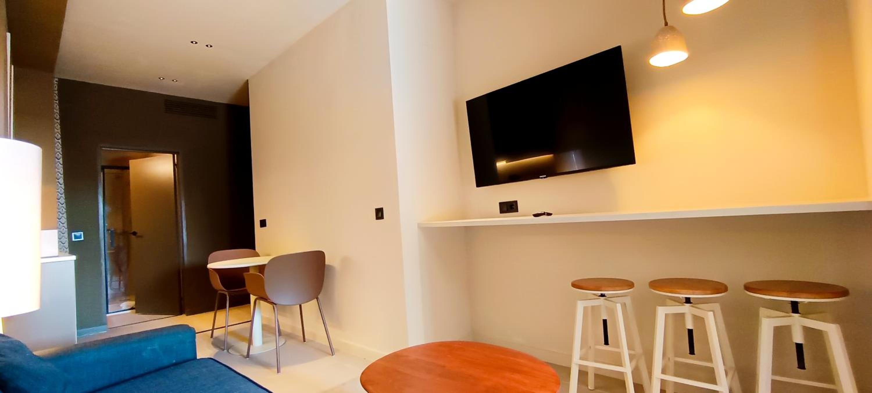 One-Bedroom Apartment with Terrace photo 2