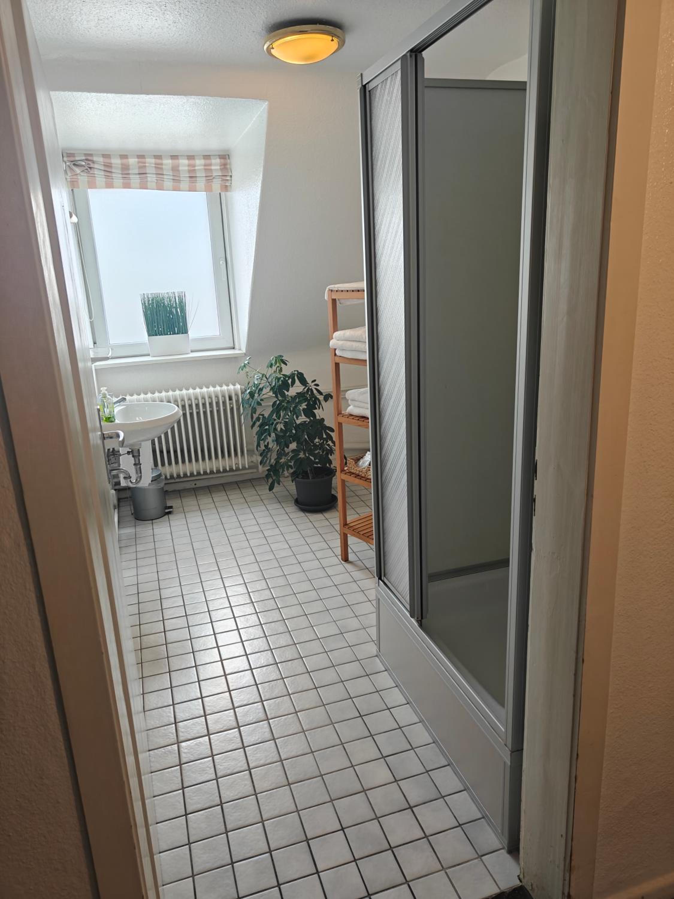 Economy Single Room with Shared Shower and Toilet photo 3