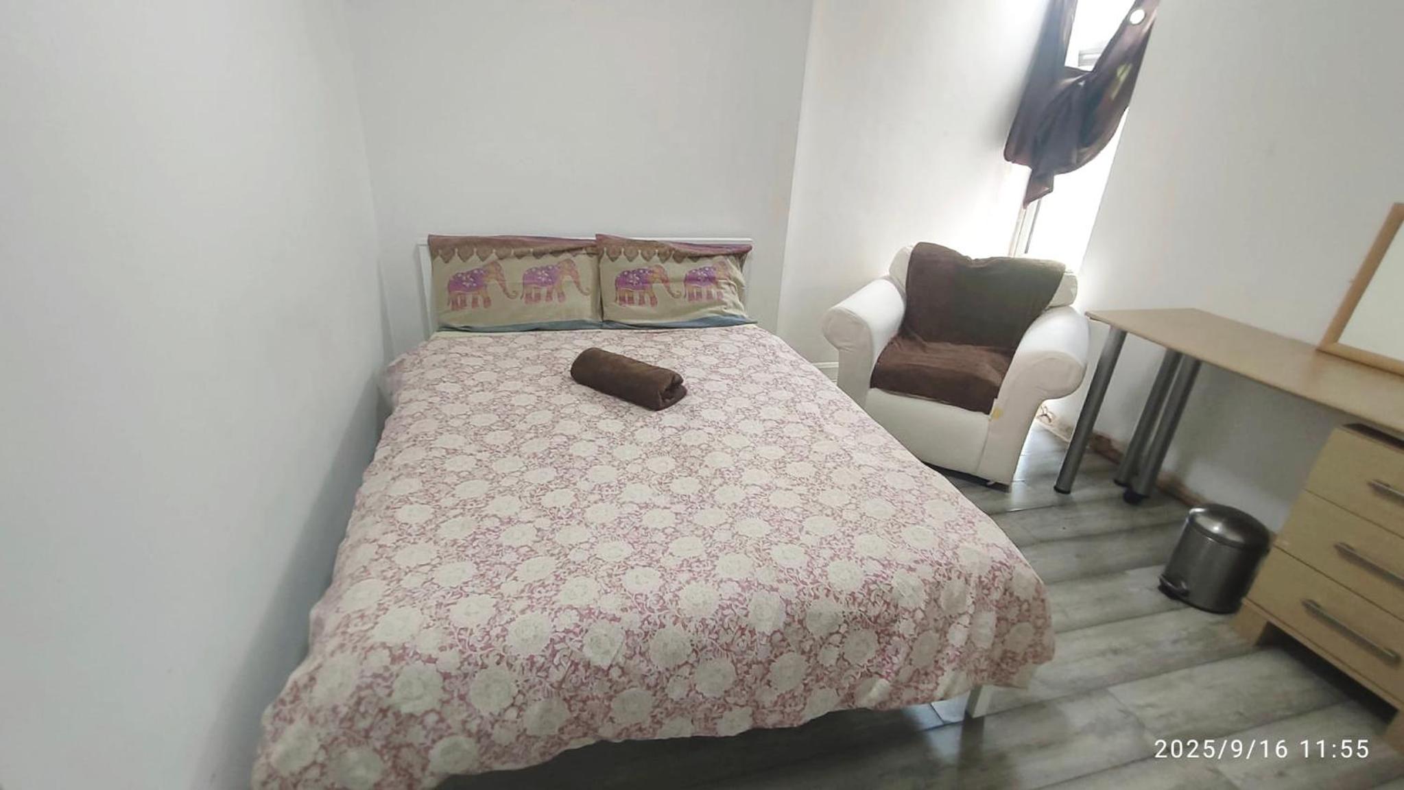 Double Room with Private Bathroom photo 3