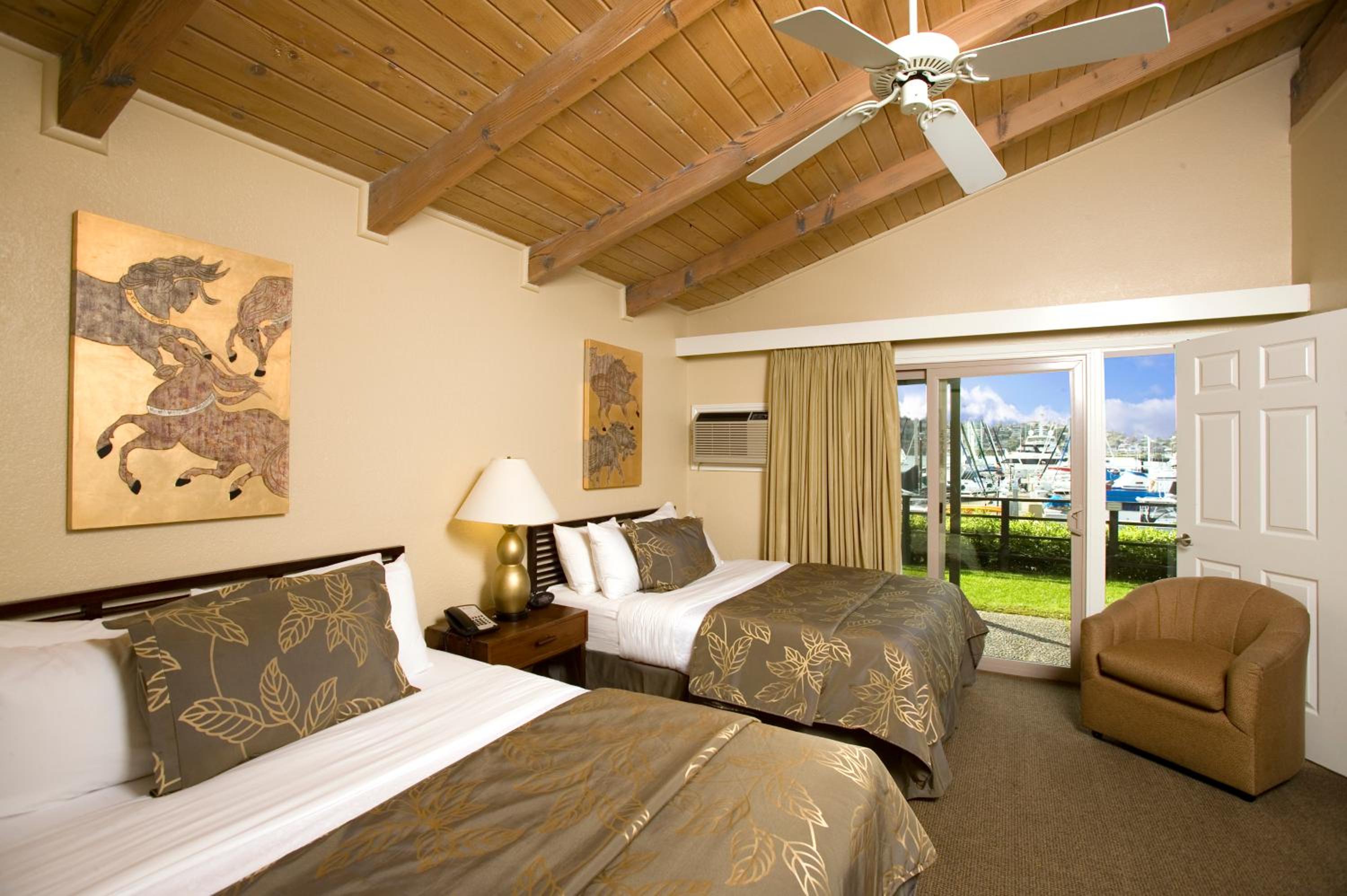 Deluxe Queen Suite with Two Queen Beds with Marina View - Photo 2