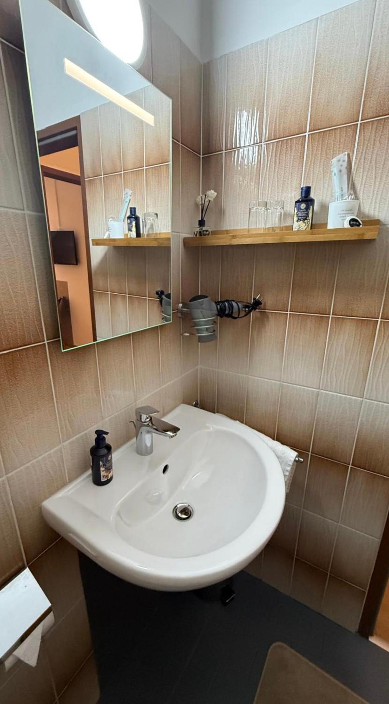 Deluxe Twin Room photo 3