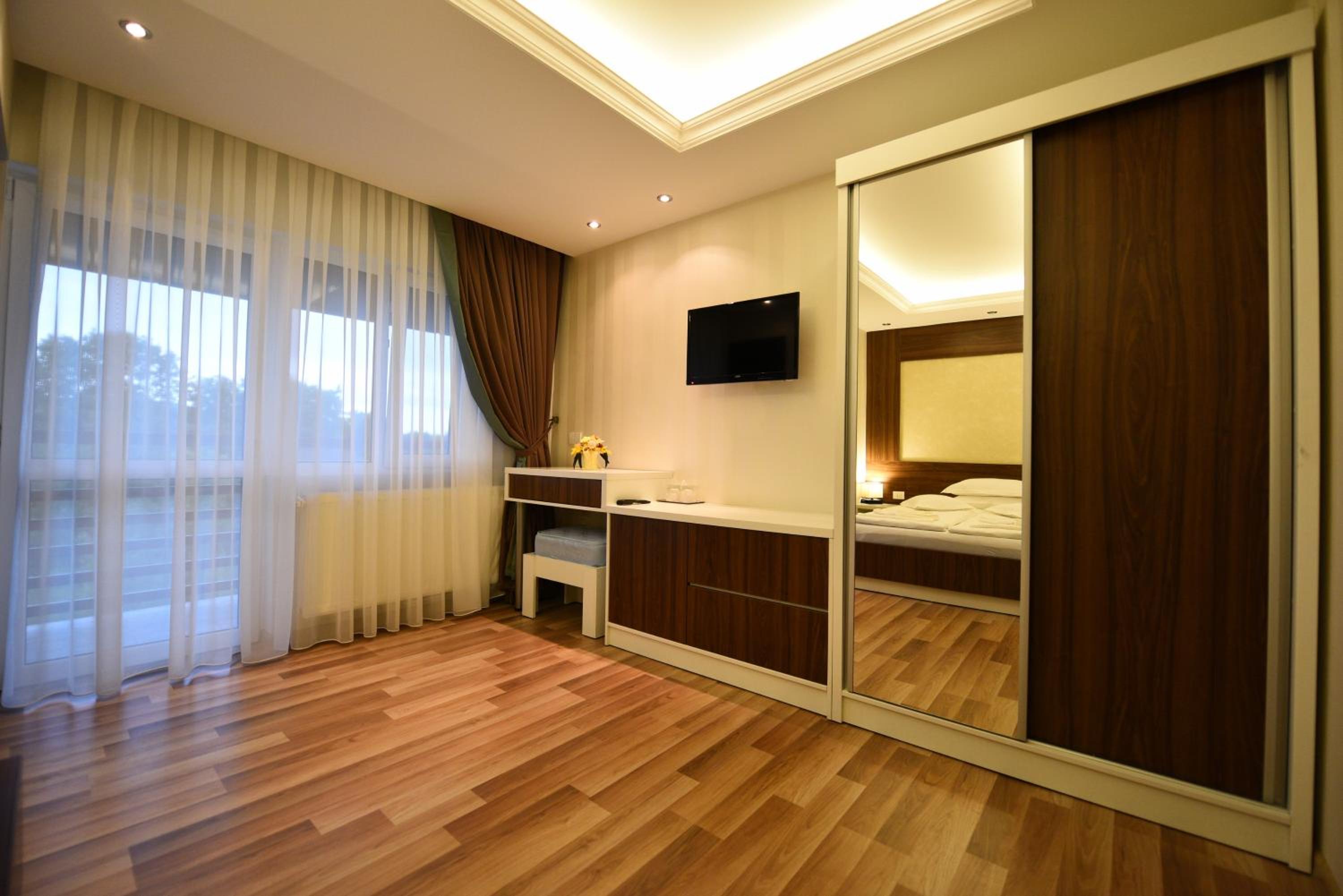 Deluxe Double Room - Photo 7
