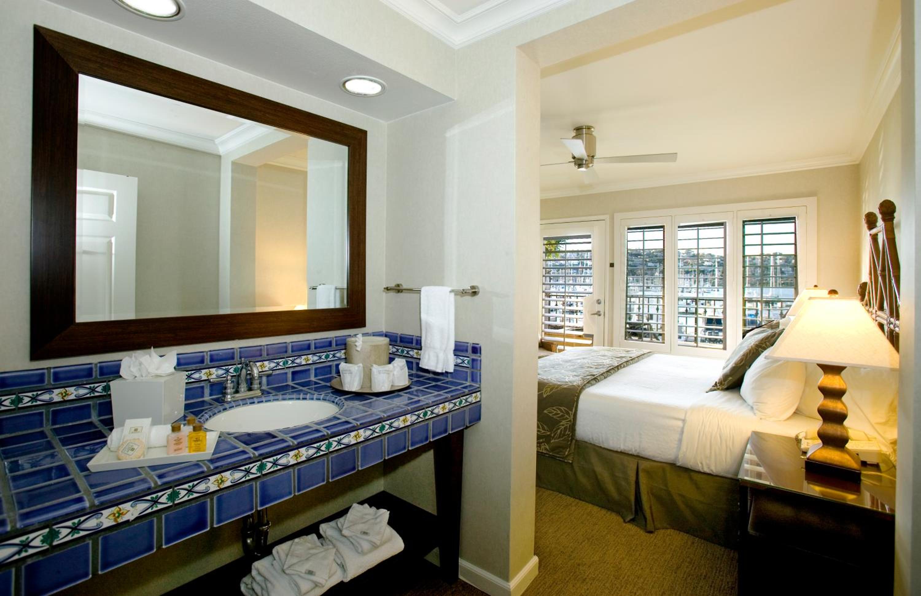 King Suite with Sofa Bed with Marina View thumbnail 5