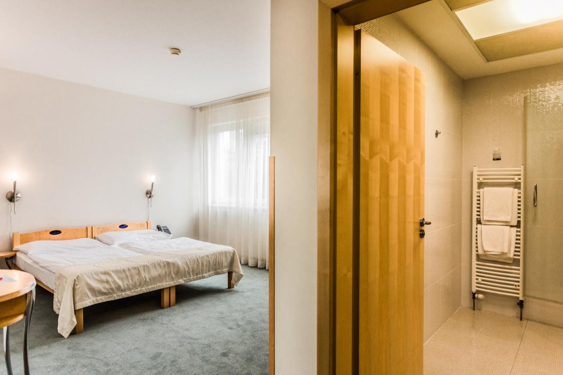 Double or Twin Room with free parking, breakfast and free mini-bar - Photo 1