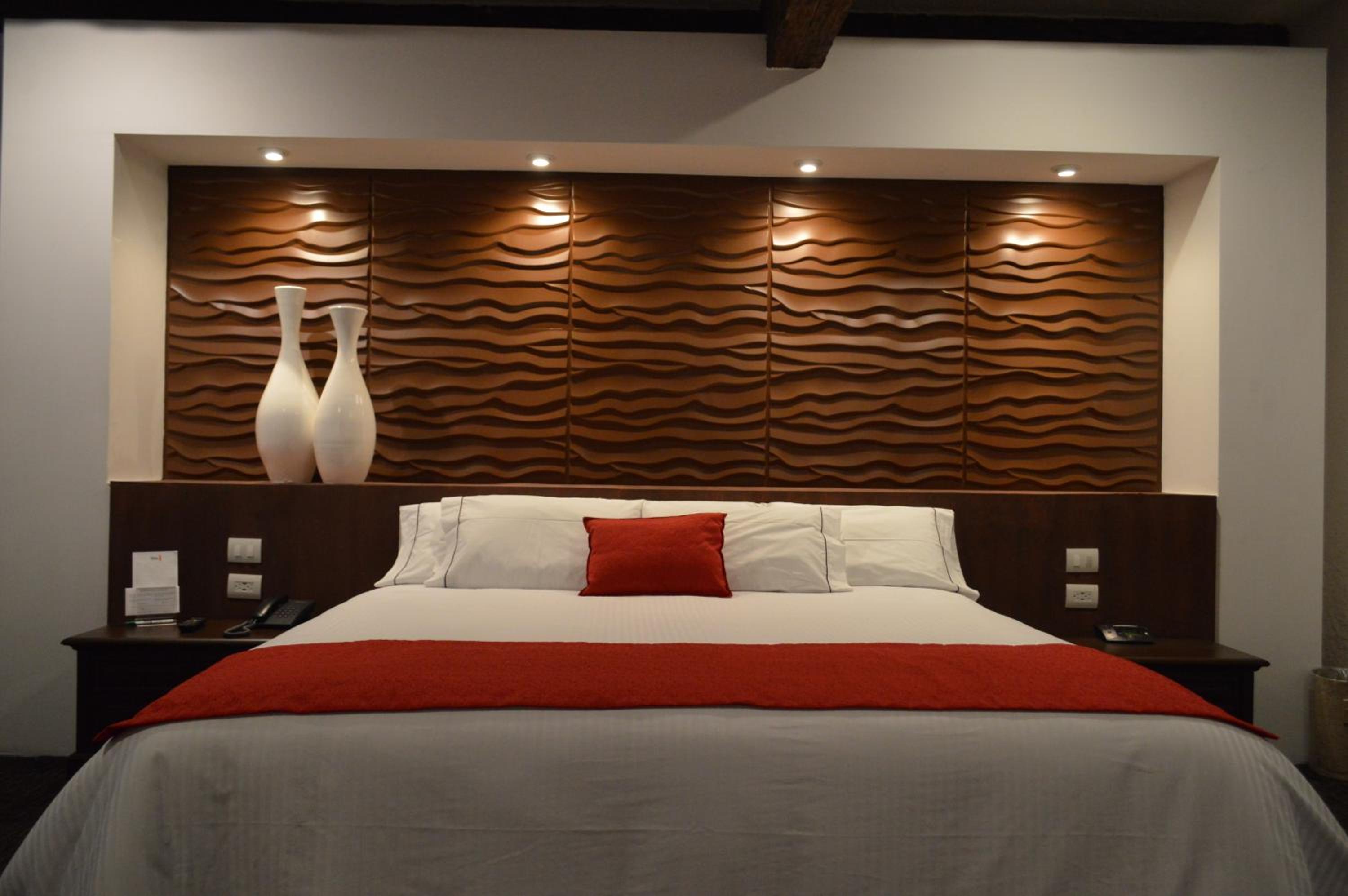 King Room - Non-Smoking - Photo 5