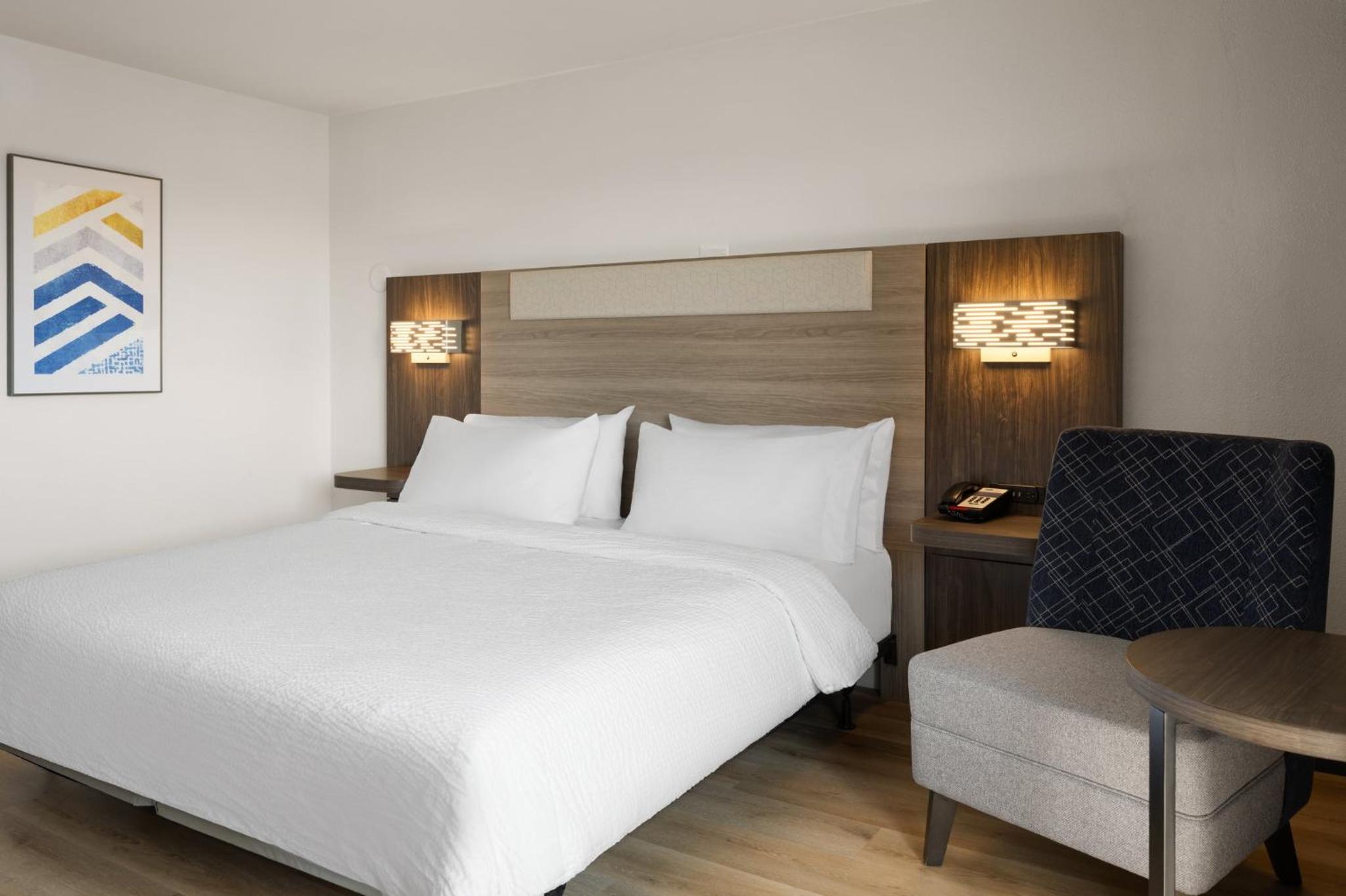 King Room - Mobility Access/Hearing Accessible - Photo 6