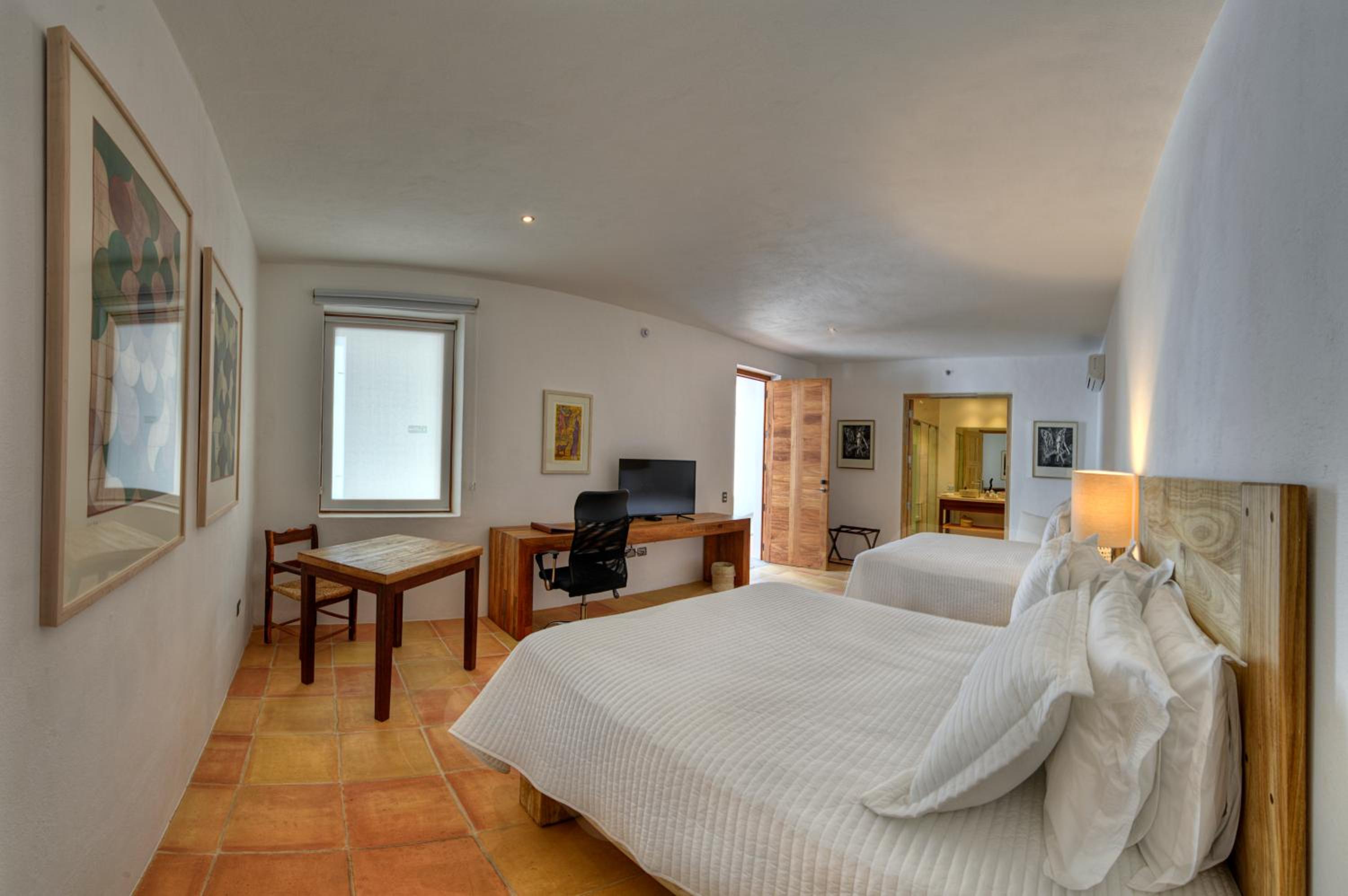 Deluxe Queen Room with Two Queen Beds - Photo 3
