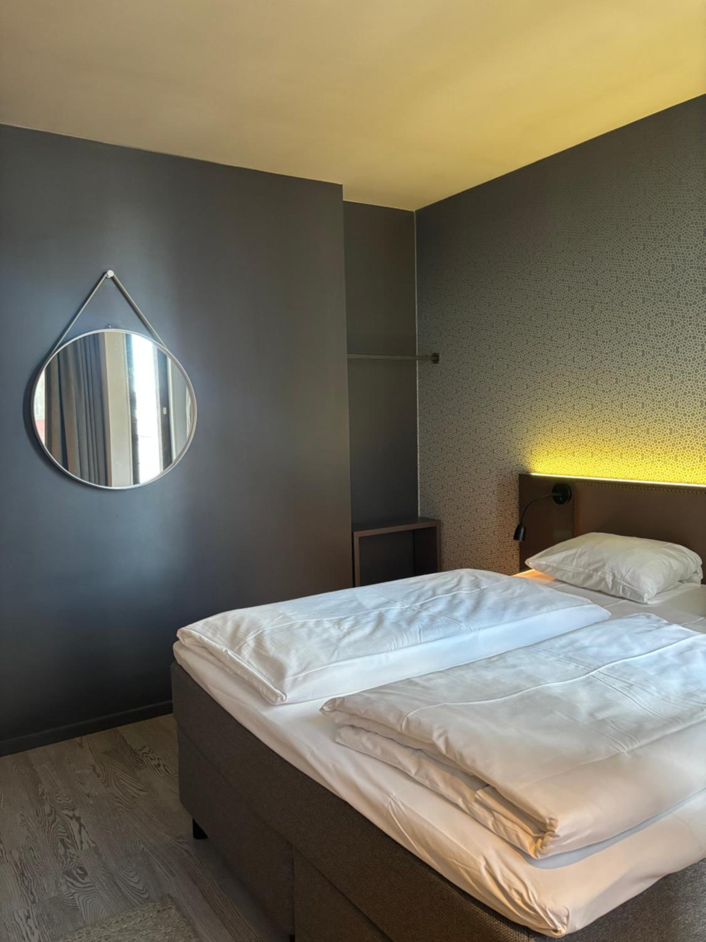 Standard Double Room thumbnail 6