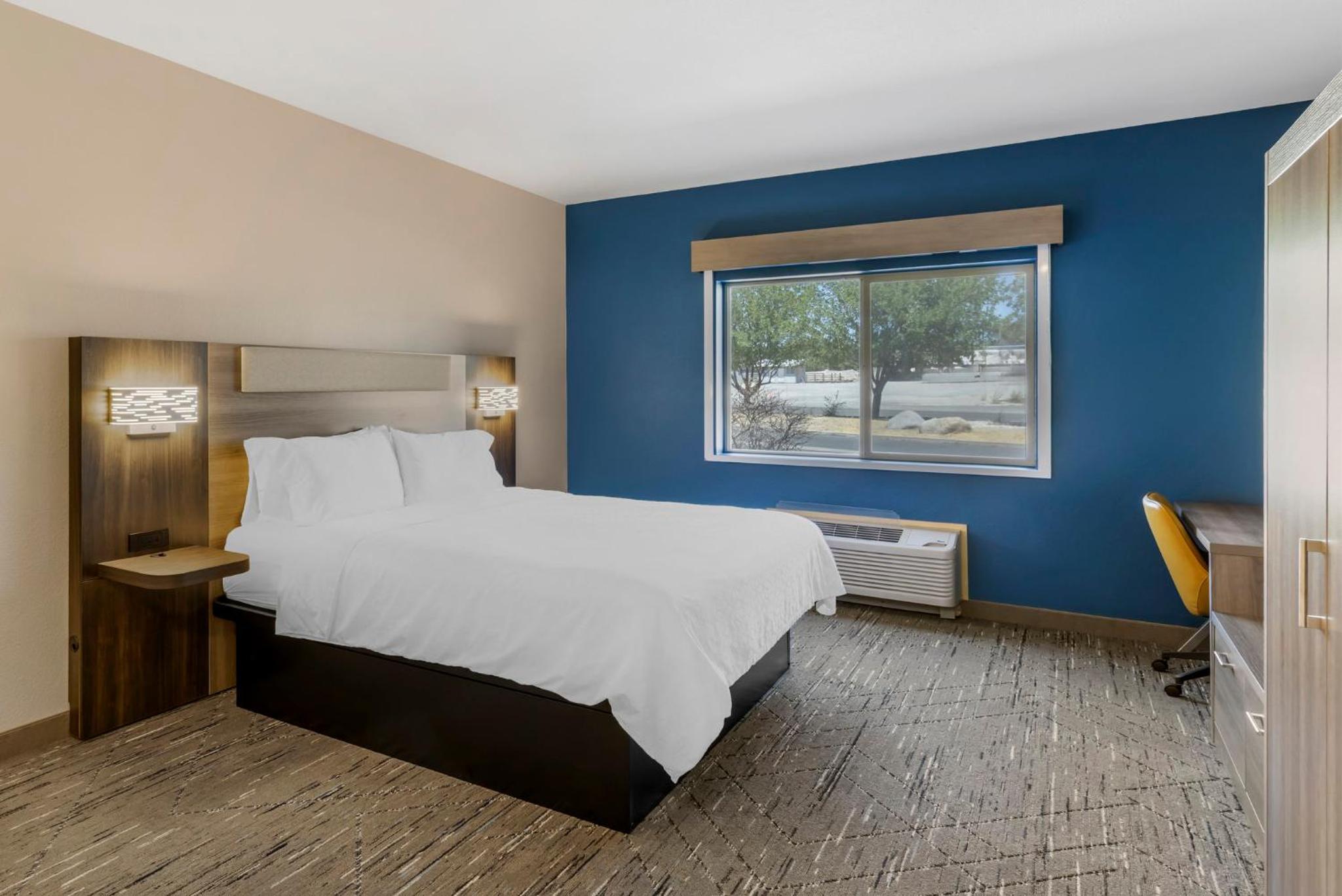 Standard King Room photo 1