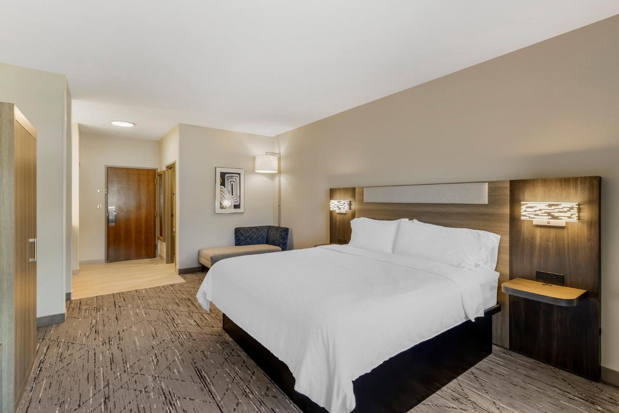 Standard King Room photo 3