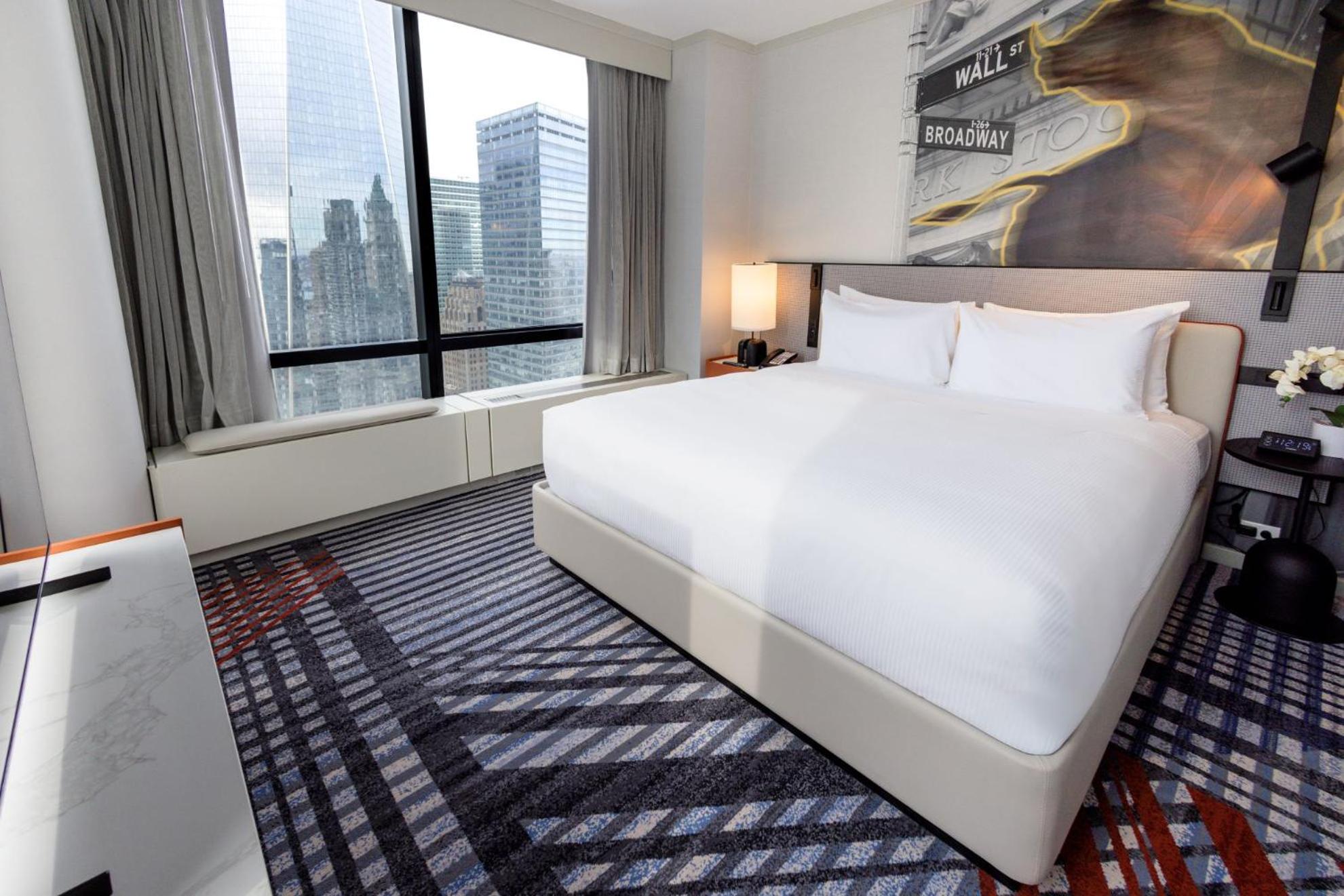 Corner King Junior Suite - City View