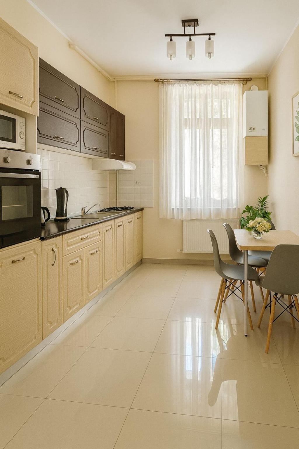 Apartment with Balcony photo 3