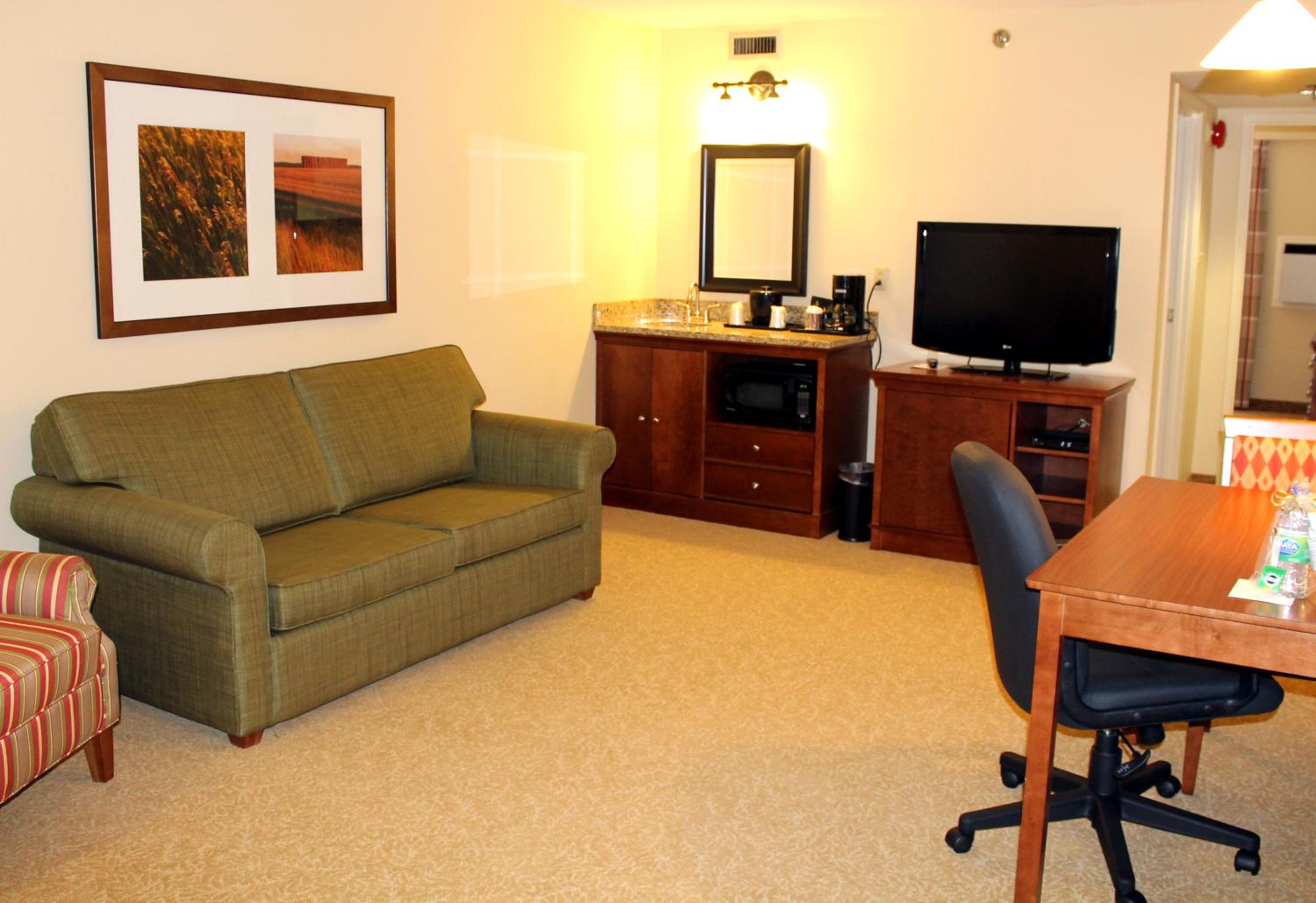 One-Bedroom King Suite - Non-Smoking/Upper Floor - Photo 3