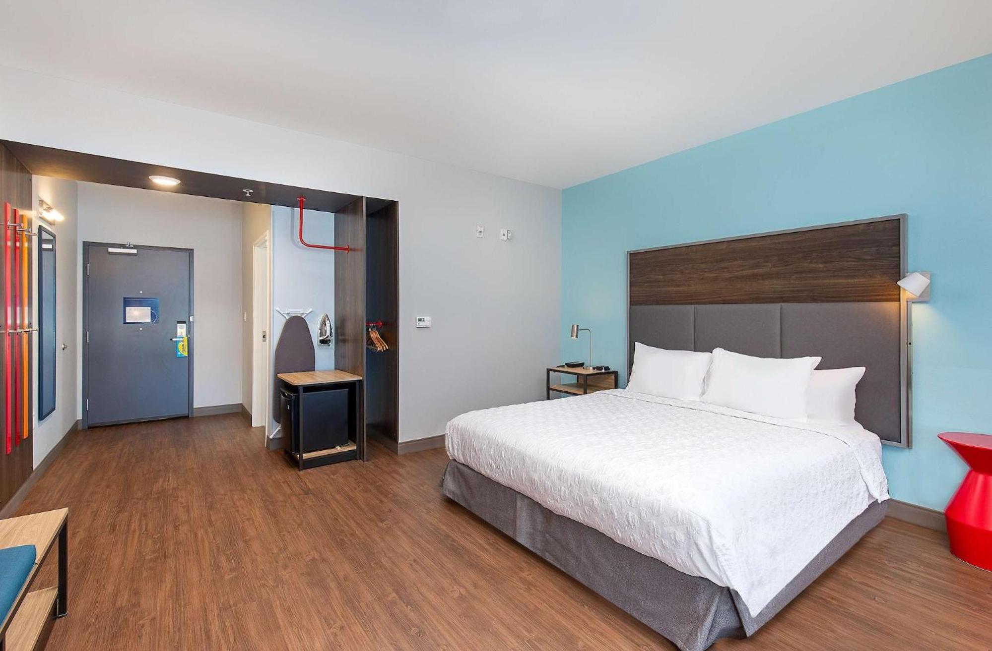 King Room with Bath Tub - Mobility Access - Photo 1