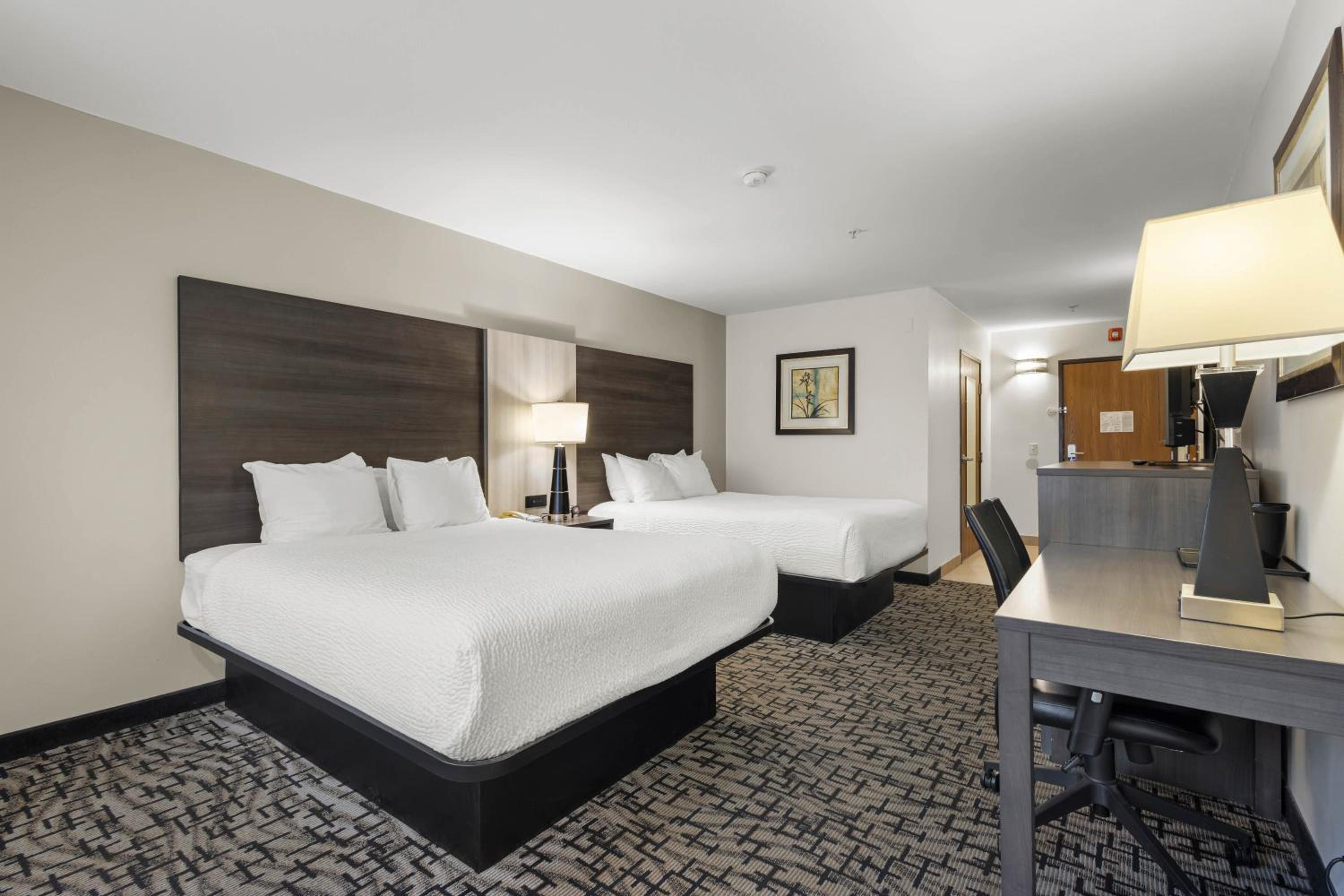 Queen Room with Two Queen Beds and Walk-In Shower - Mobility Accessible/Non-Smoking - Photo 2
