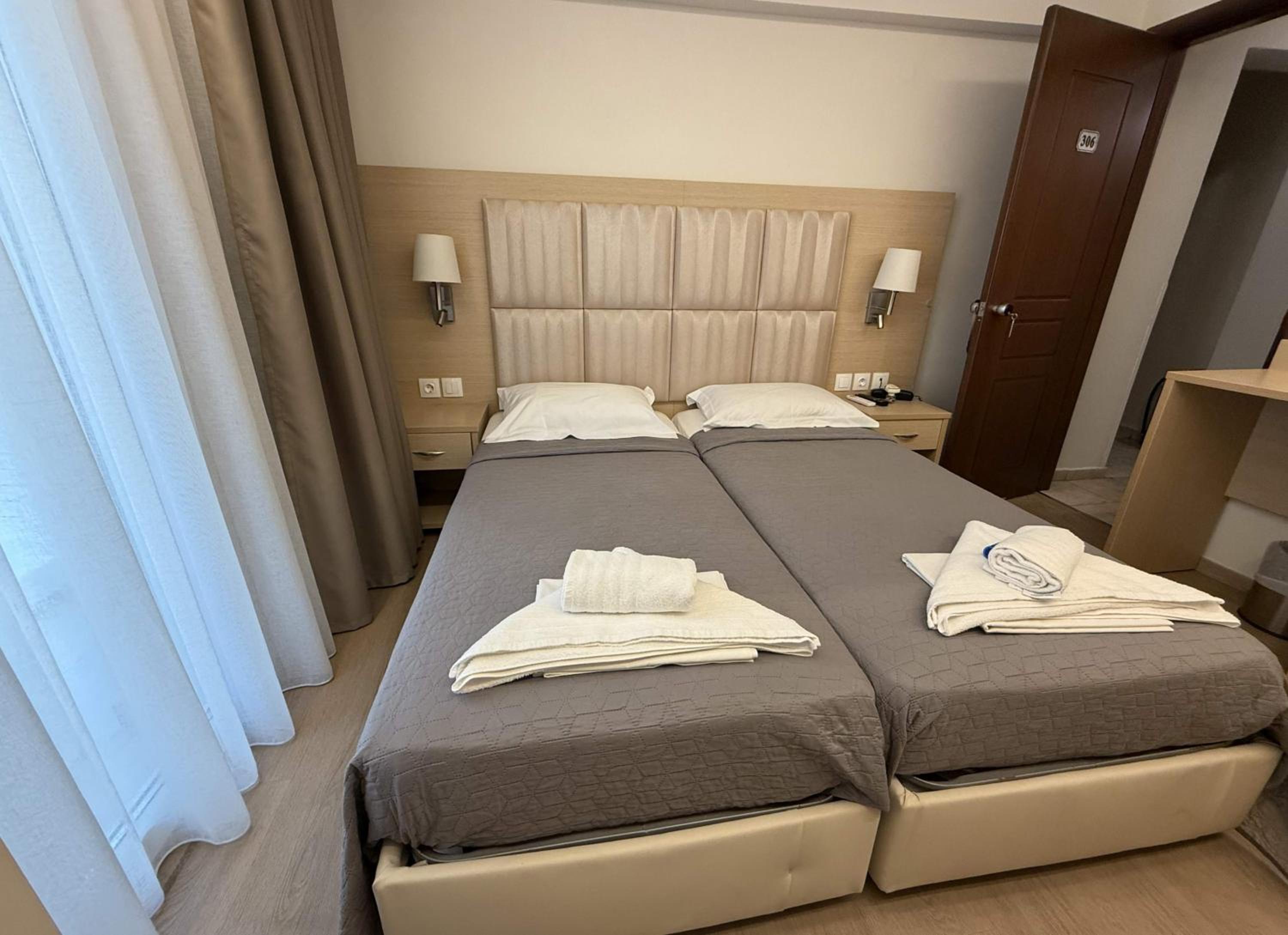 Budget Double Room photo 3