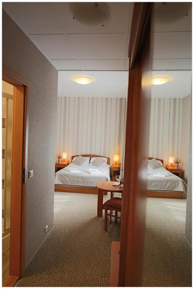 Twin Room - Photo 5
