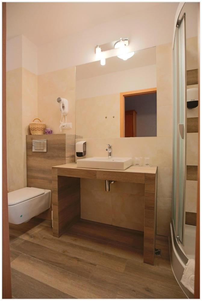 Twin Room - Photo 3