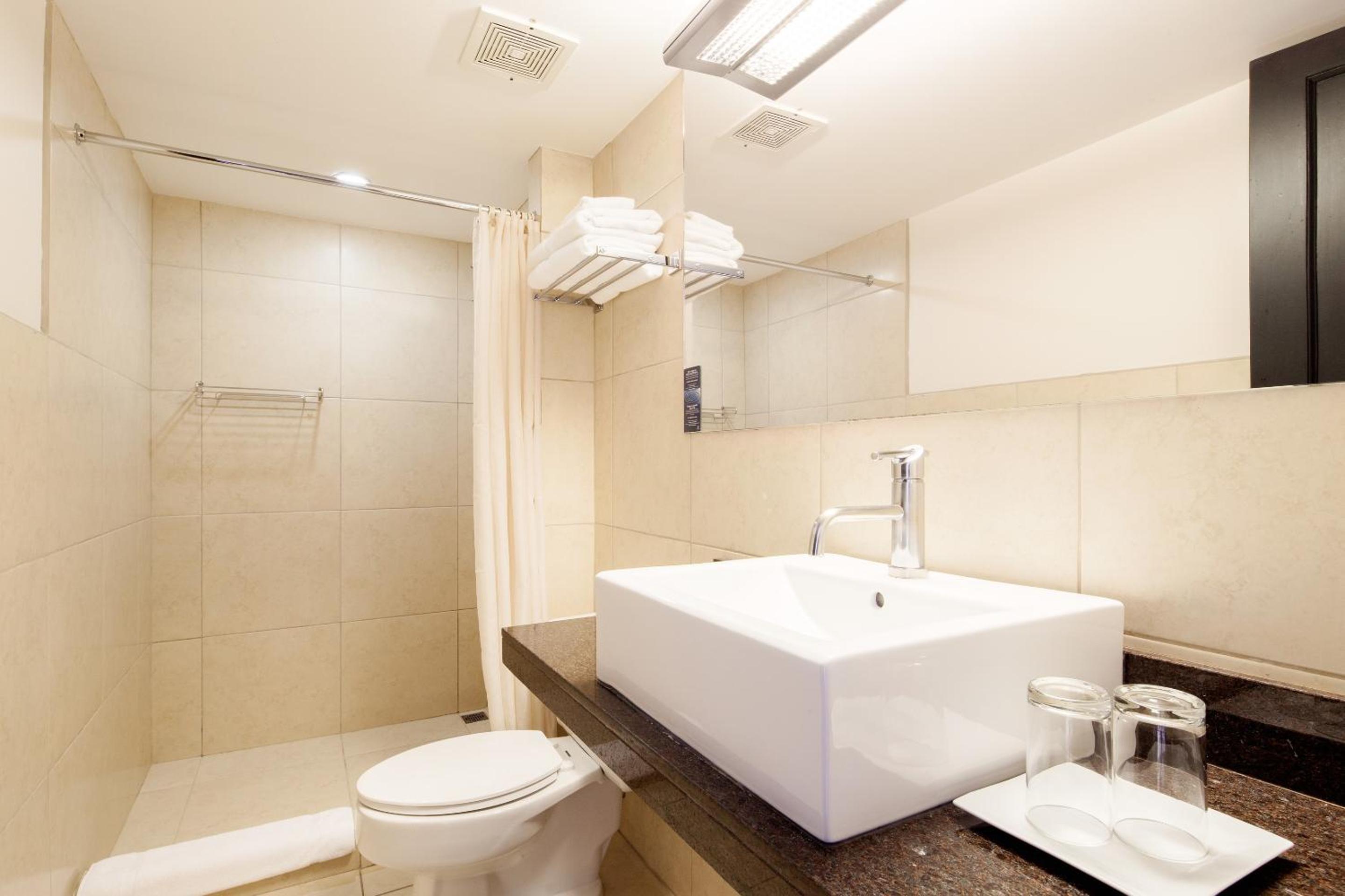 Double Room, King Bed photo 3