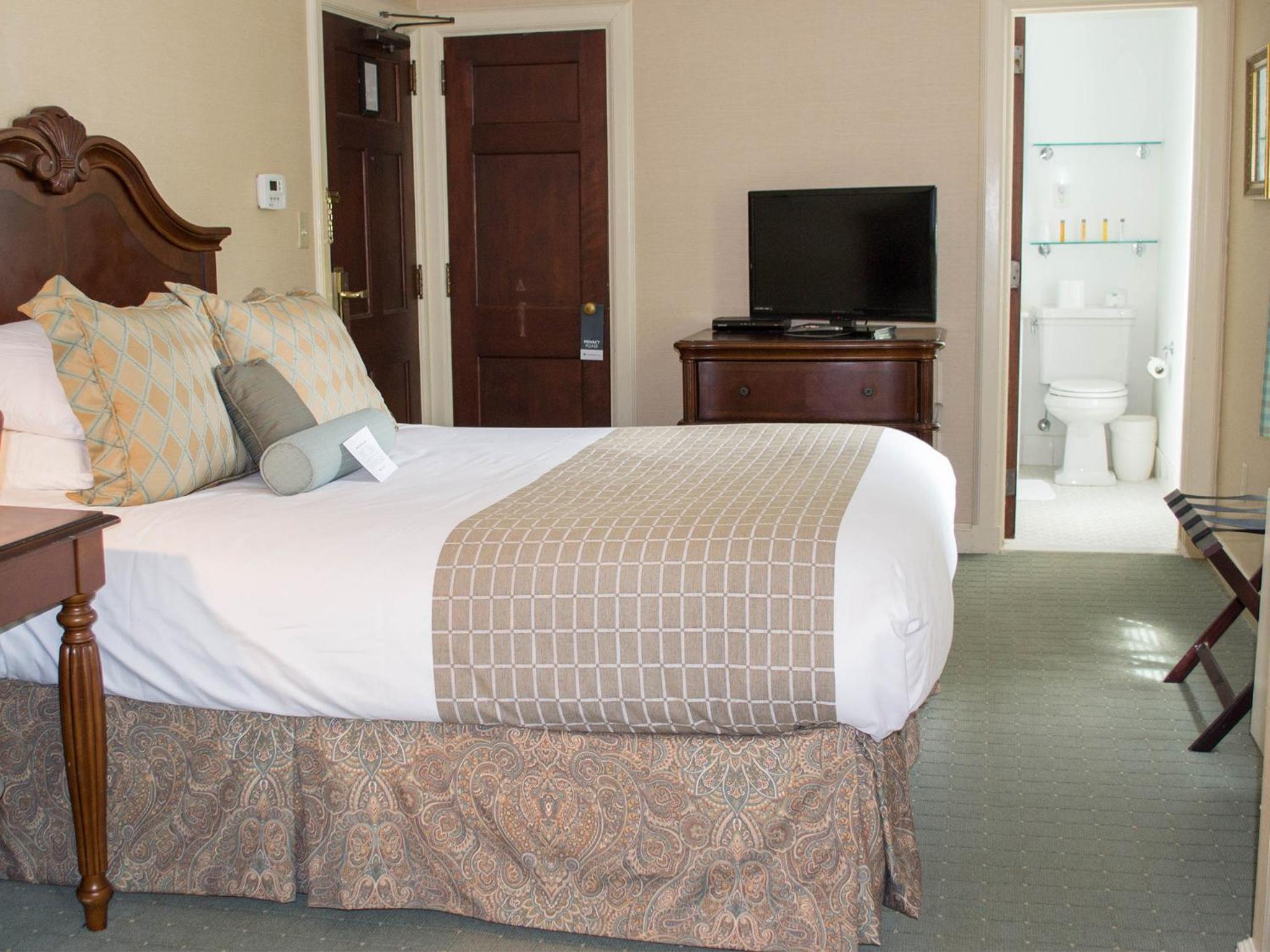 European Queen Room - Photo 3