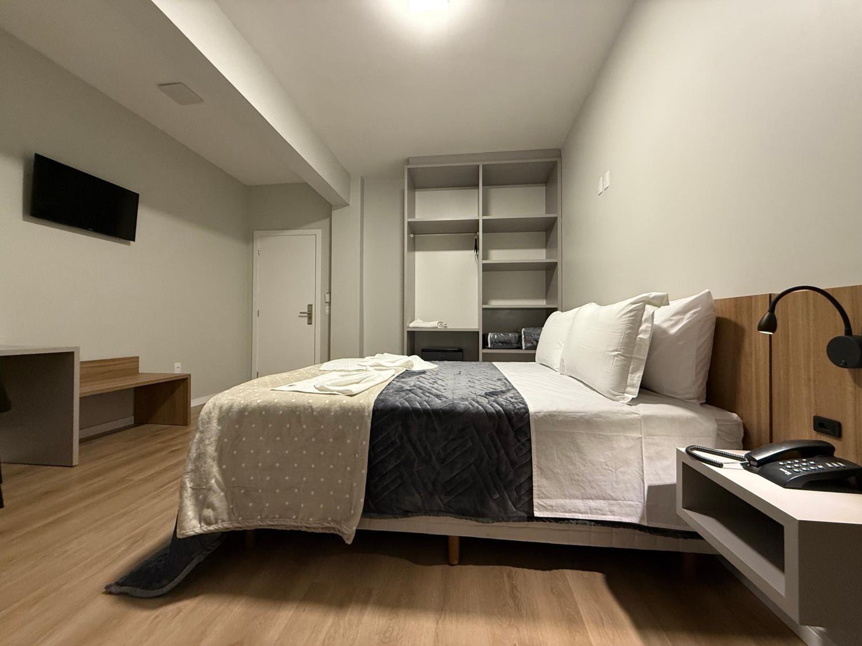 Standard Queen Room photo 2