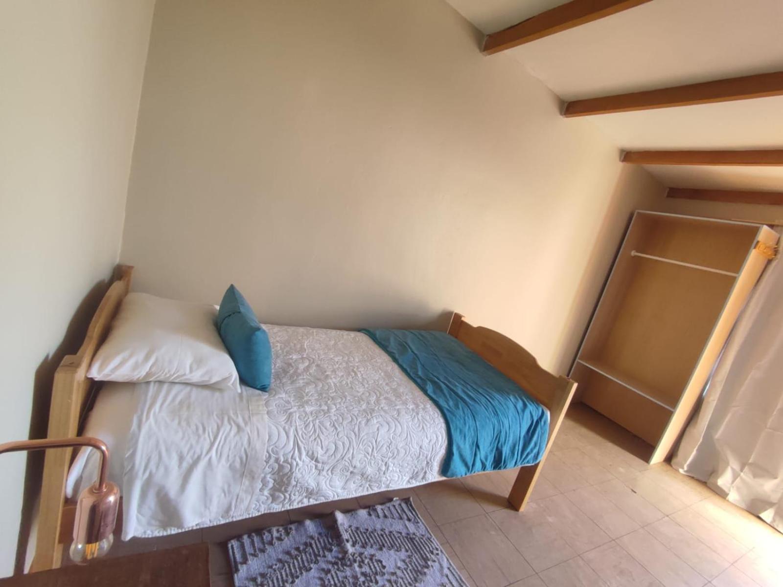 Double or Twin Room with Shared Bathroom photo 2