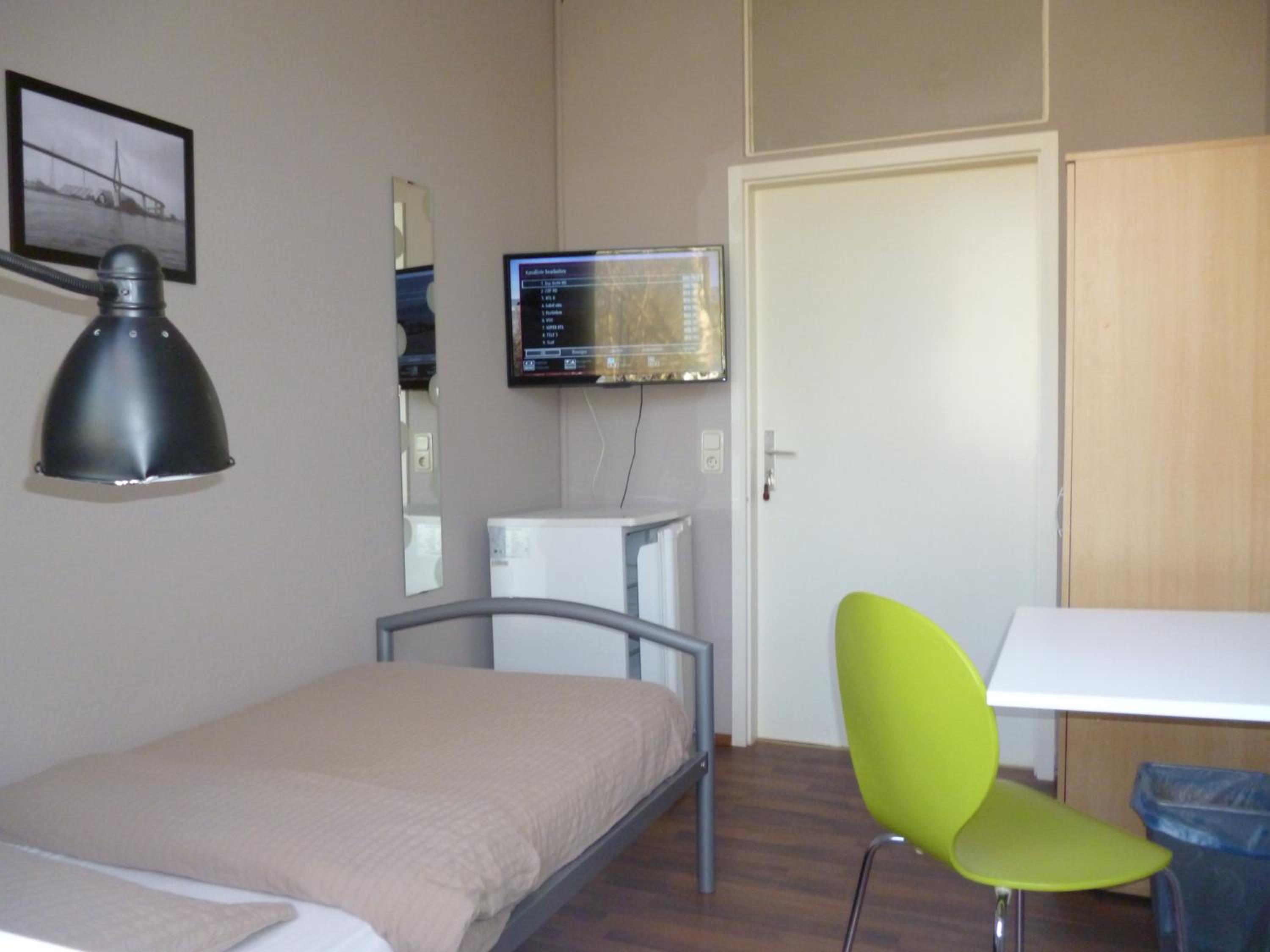 Basic Single Room With Shared Bathroom