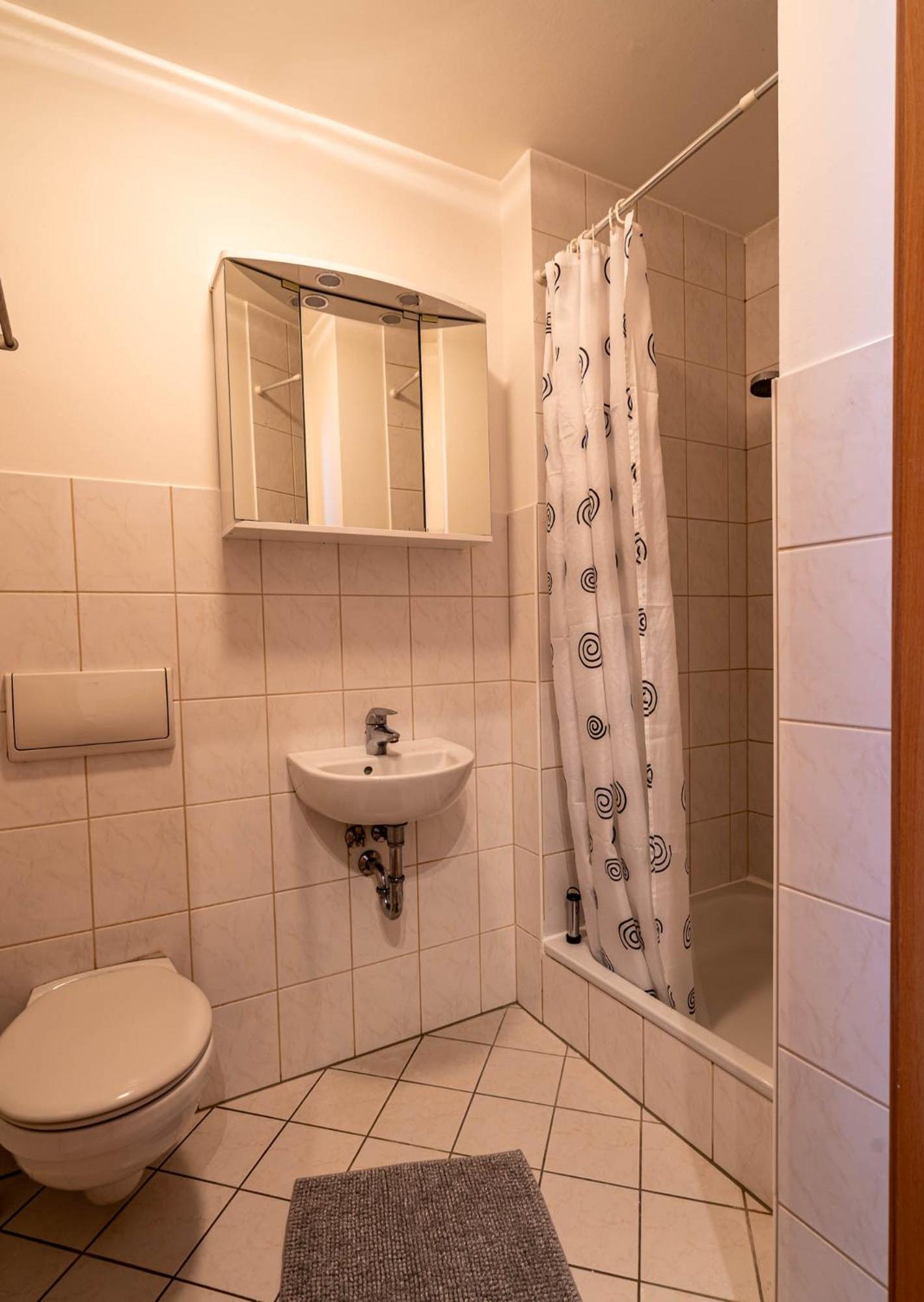 Single Room with Bathroom photo 3