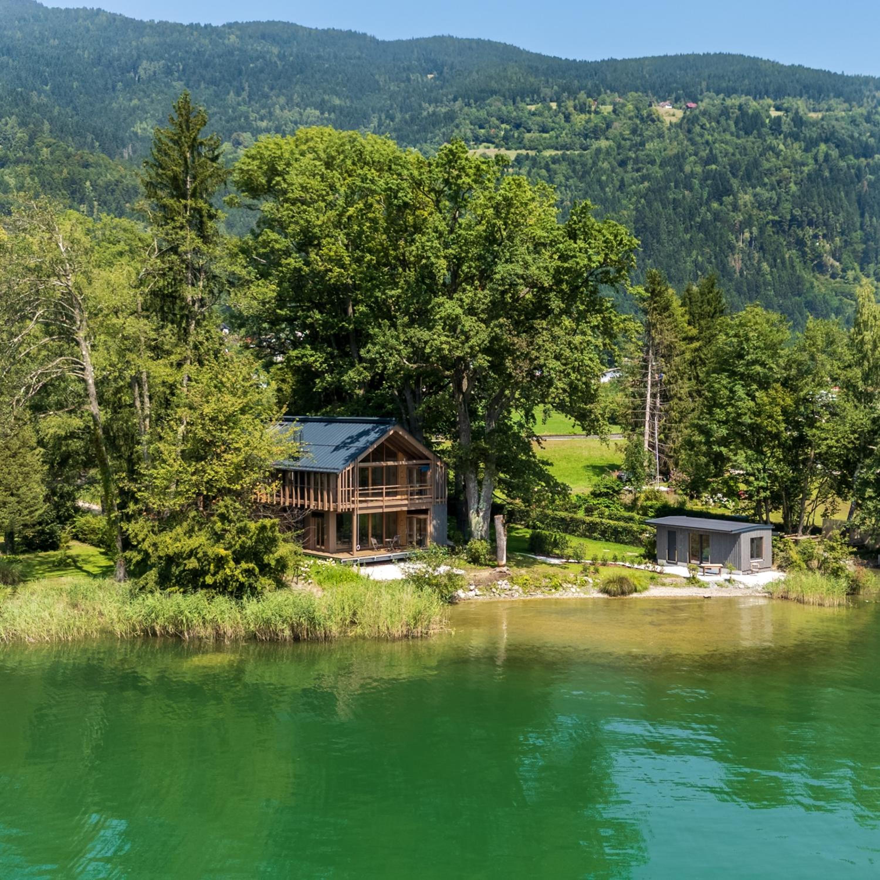 Two-Bedroom Apartment with Lake View photo 3