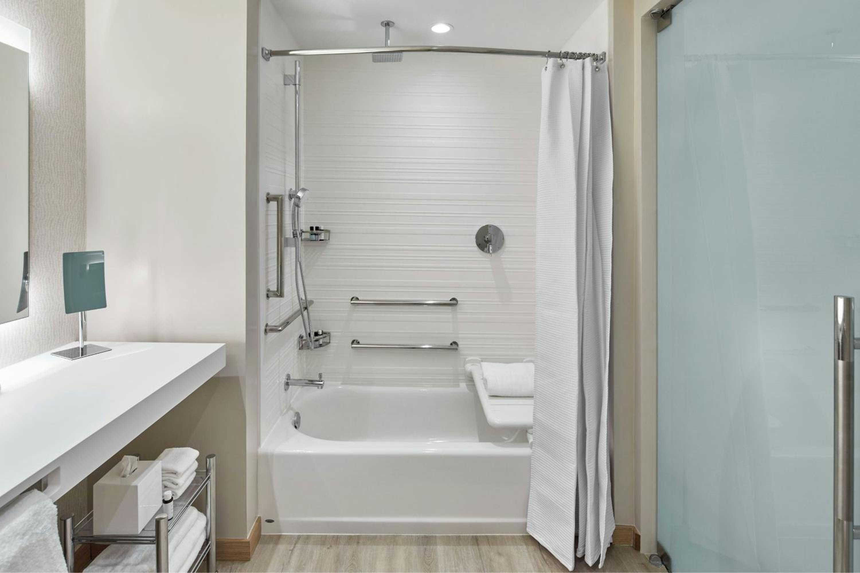 Queen Room with Two Queen Beds, Partial Water View and Tub - Mobility and Hearing Accessible