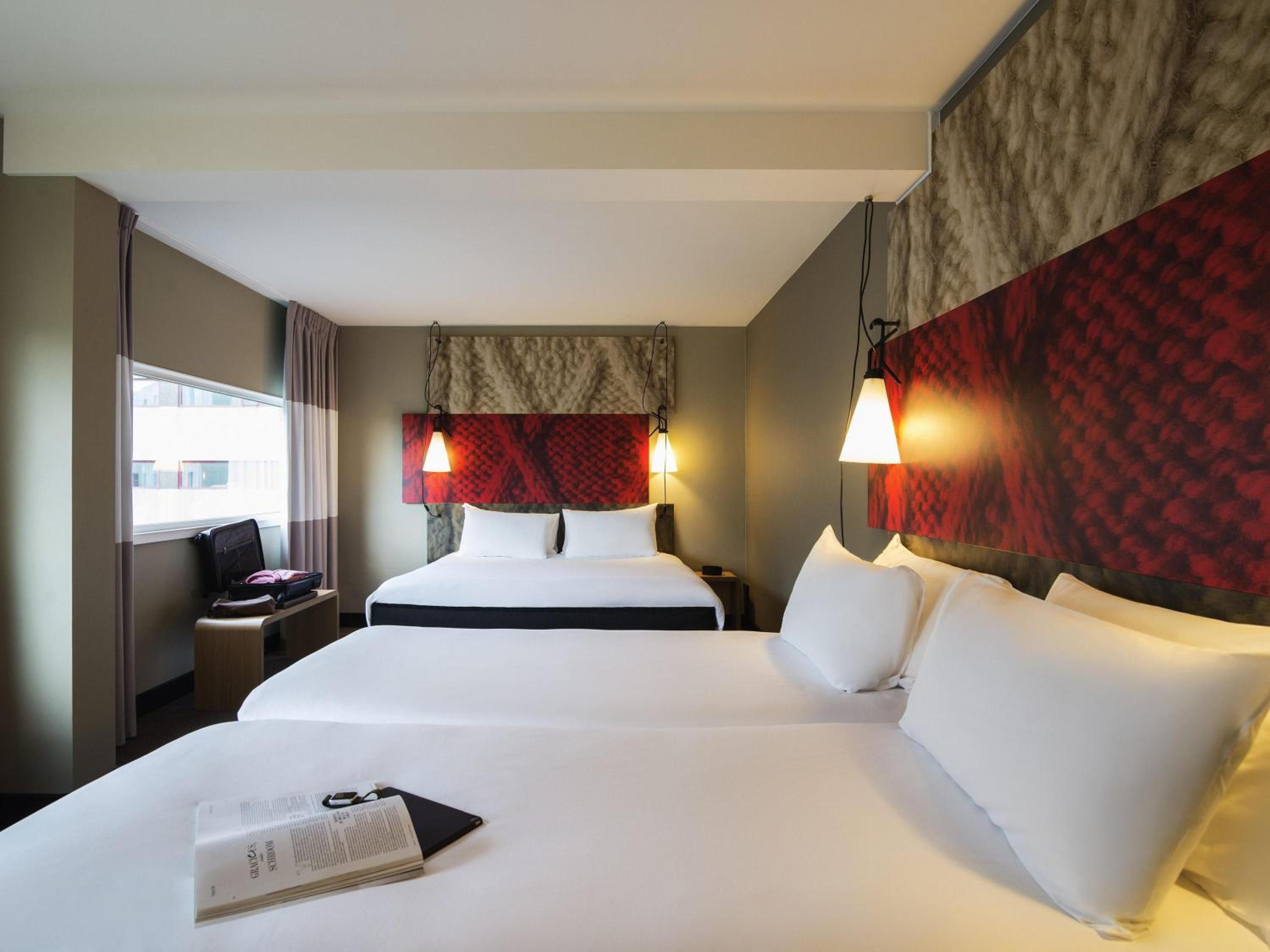 Superior Room with One Double Bed and Two Single Beds photo 1