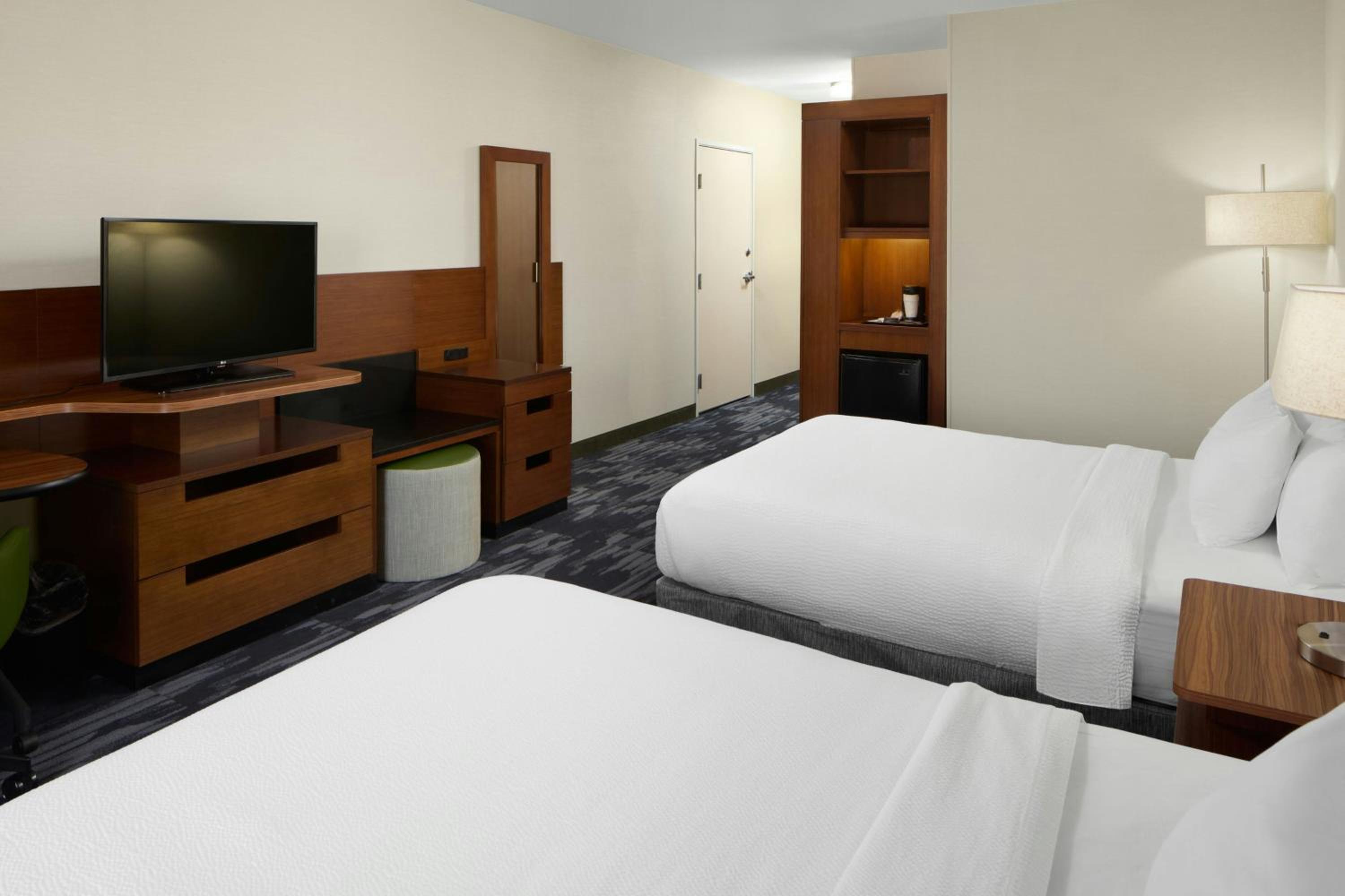 Queen Room with Two Queen Beds - Hearing Accessible photo 3