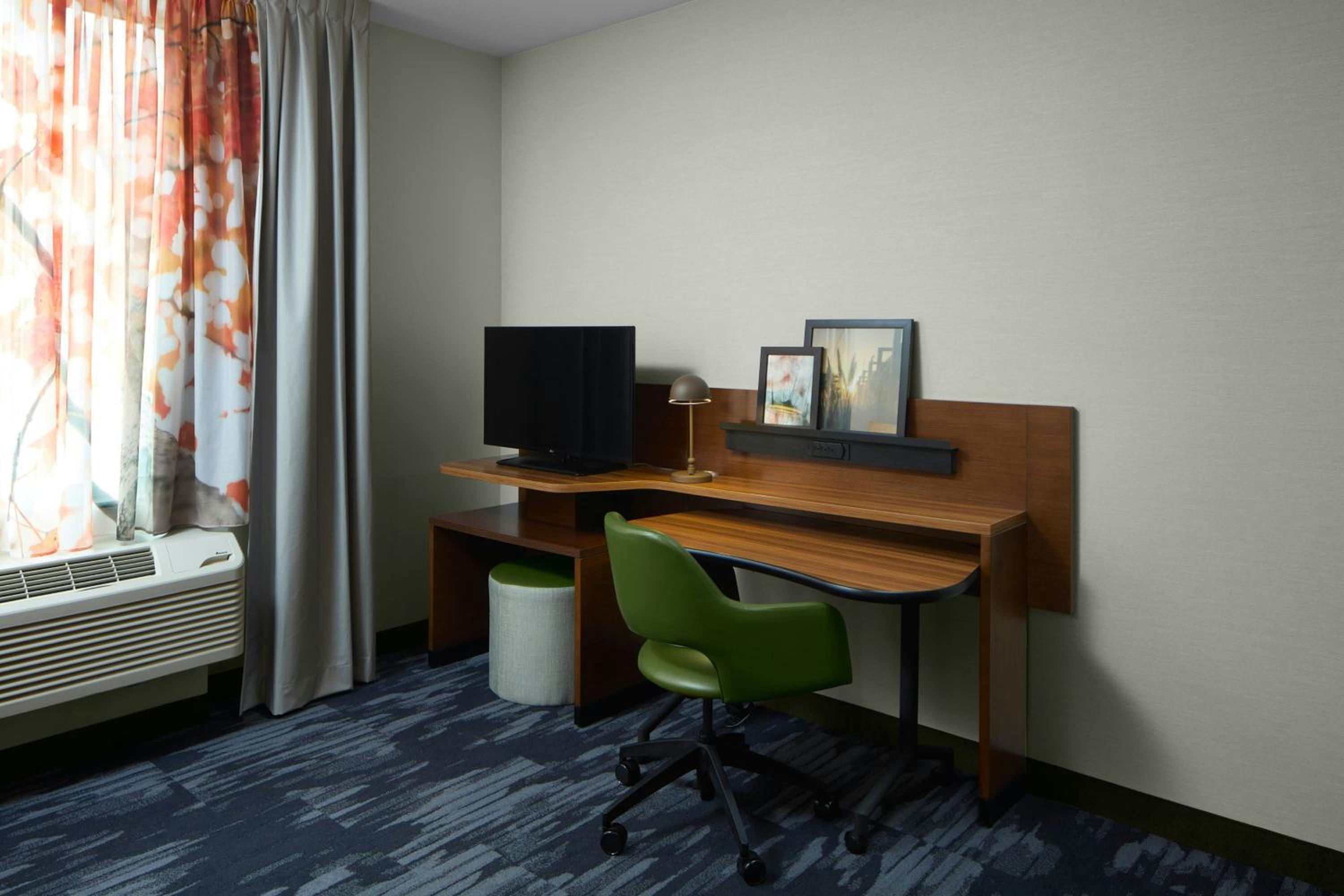 King Suite with Sofa Bed photo 3