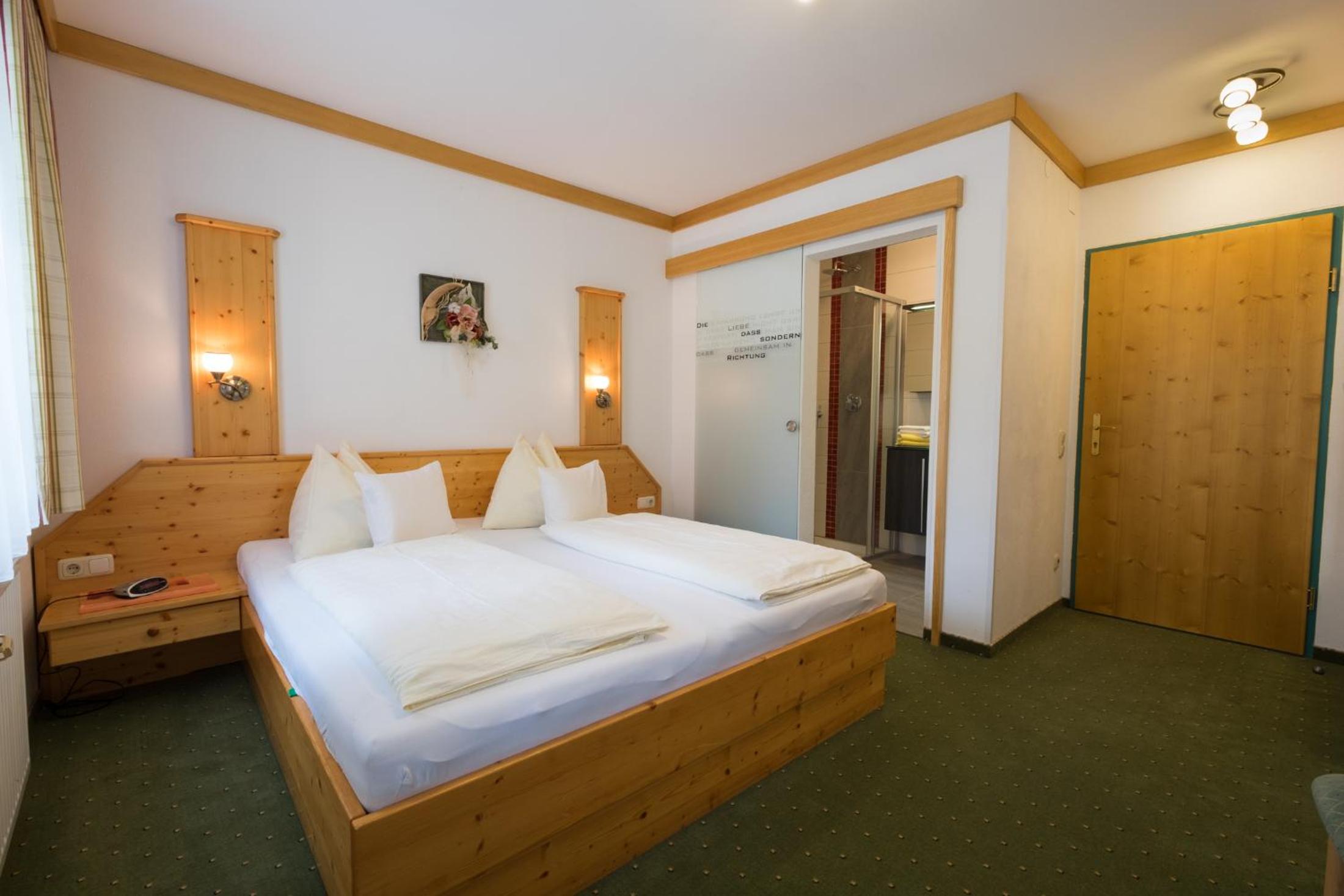 Standard Double Room photo 2
