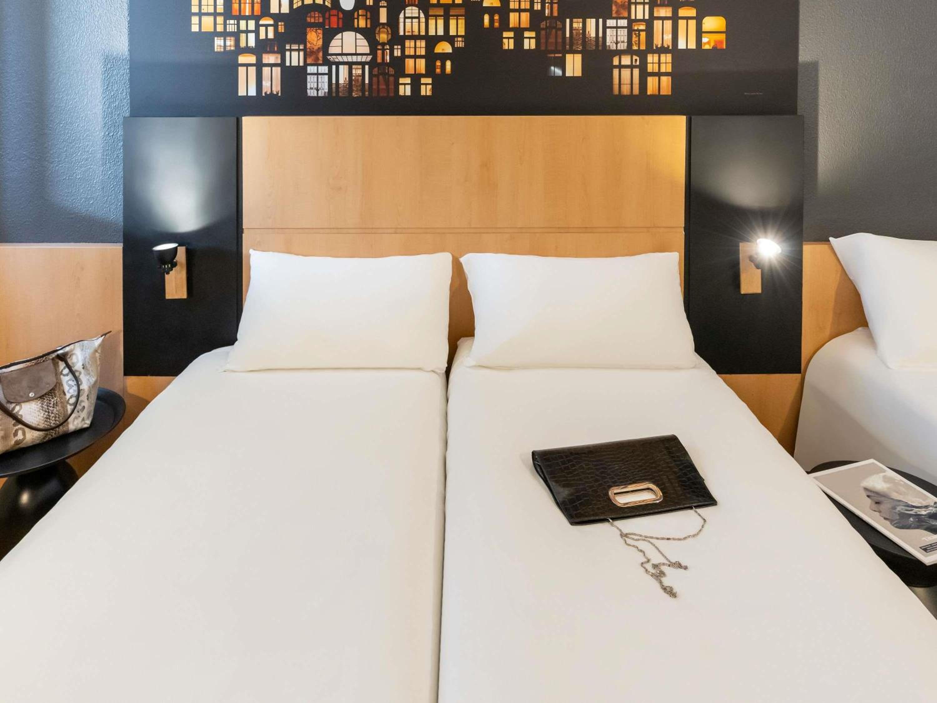 Standard Room With Three Single Beds - Photo 3