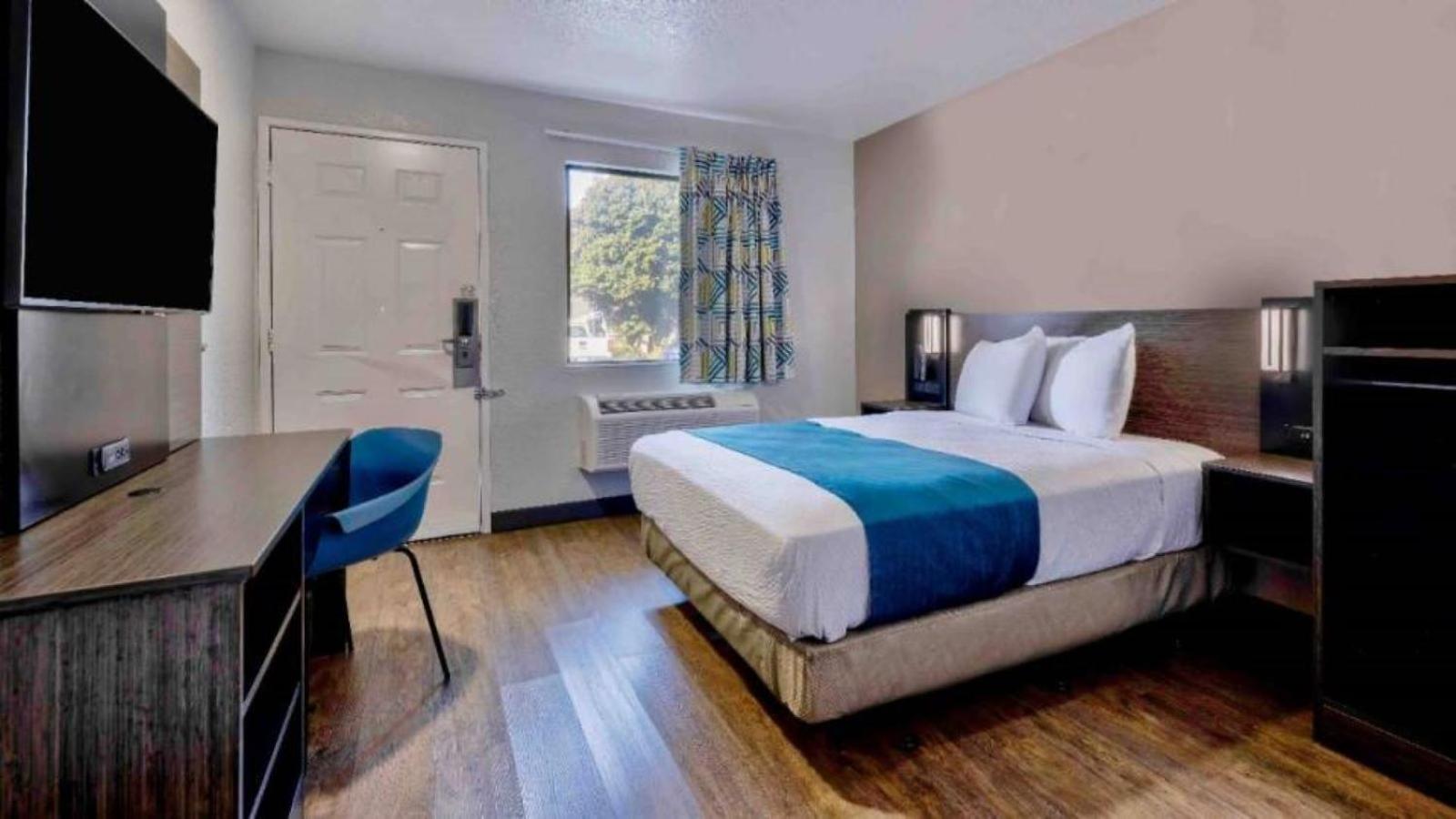 King Room - Non-Smoking