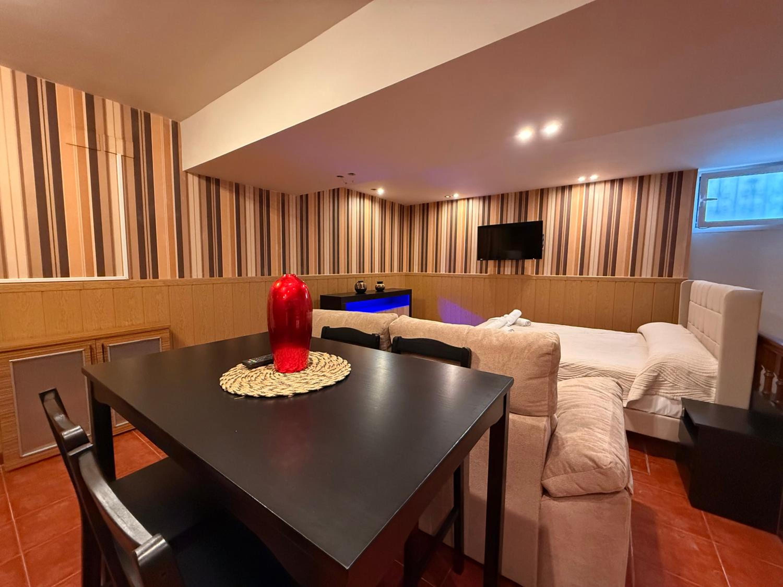 Deluxe Family Room
